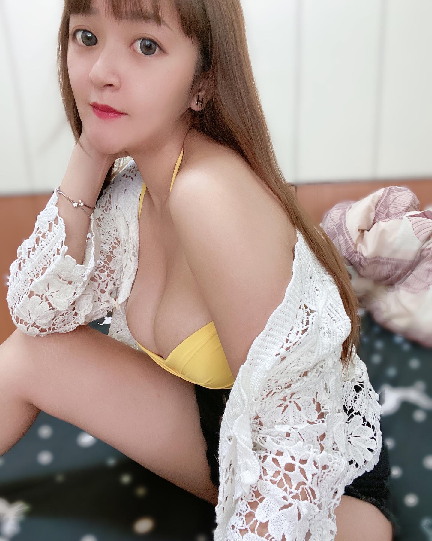 爆乳妹子「妮」南半球溢出讓人欲仙欲死啊，「超Q彈深溝」讓路人都看暈了！-第1章-图片4