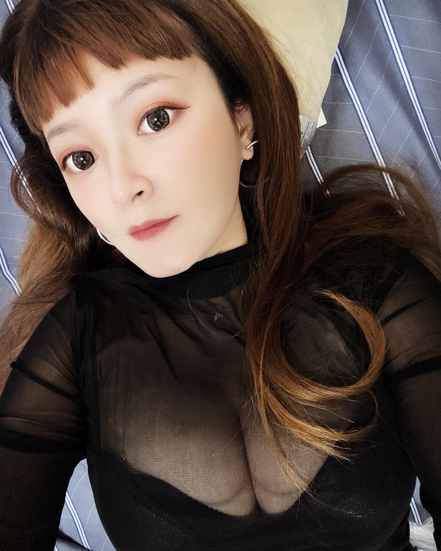 爆乳妹子「妮」南半球溢出讓人欲仙欲死啊，「超Q彈深溝」讓路人都看暈了！-第1章-图片7