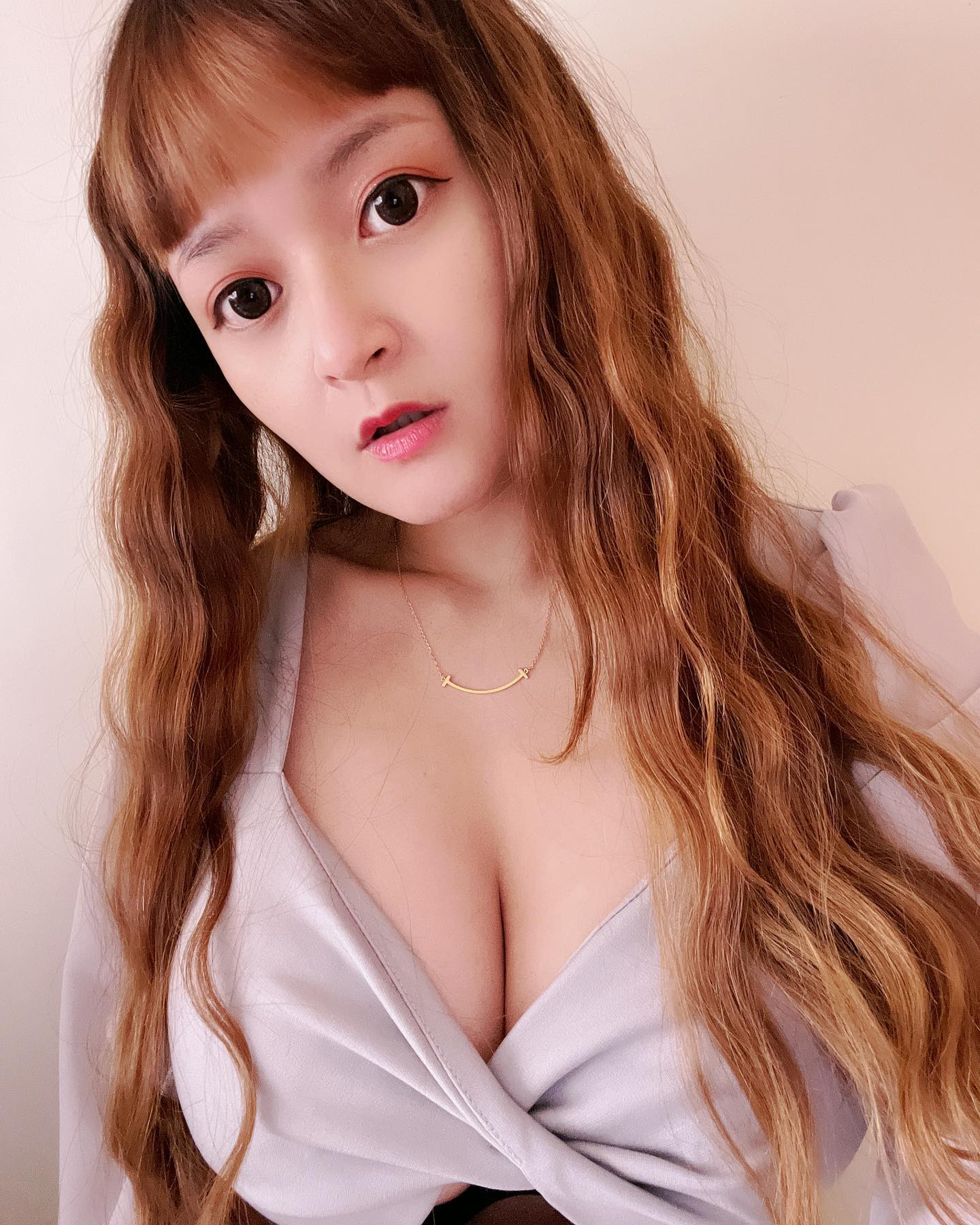 爆乳妹子「妮」南半球溢出讓人欲仙欲死啊，「超Q彈深溝」讓路人都看暈了！-第1章-图片10