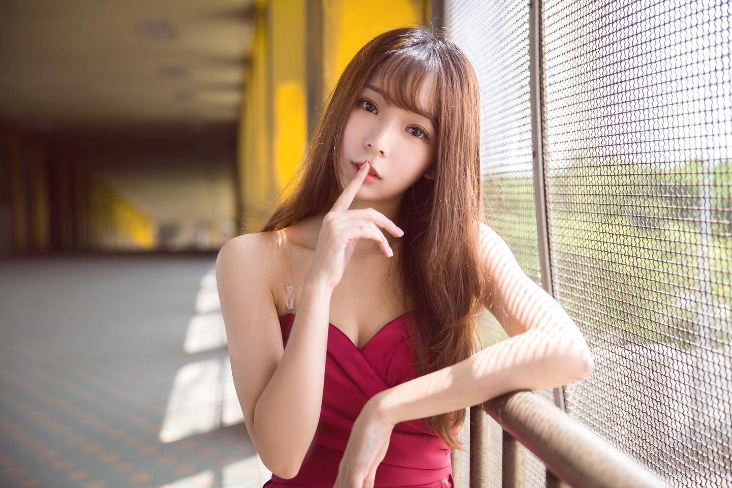 戀愛系模特兒「千緒Tracy」小背心下「性感美乳」包不住！可口長腿超誘人！-第1章-图片2