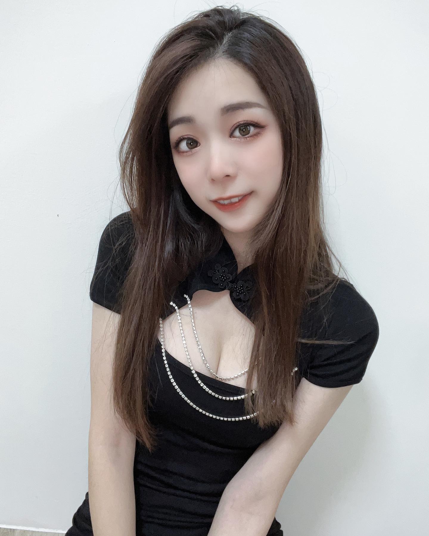 戀愛系模特兒「千緒Tracy」小背心下「性感美乳」包不住！可口長腿超誘人！-第1章-图片9