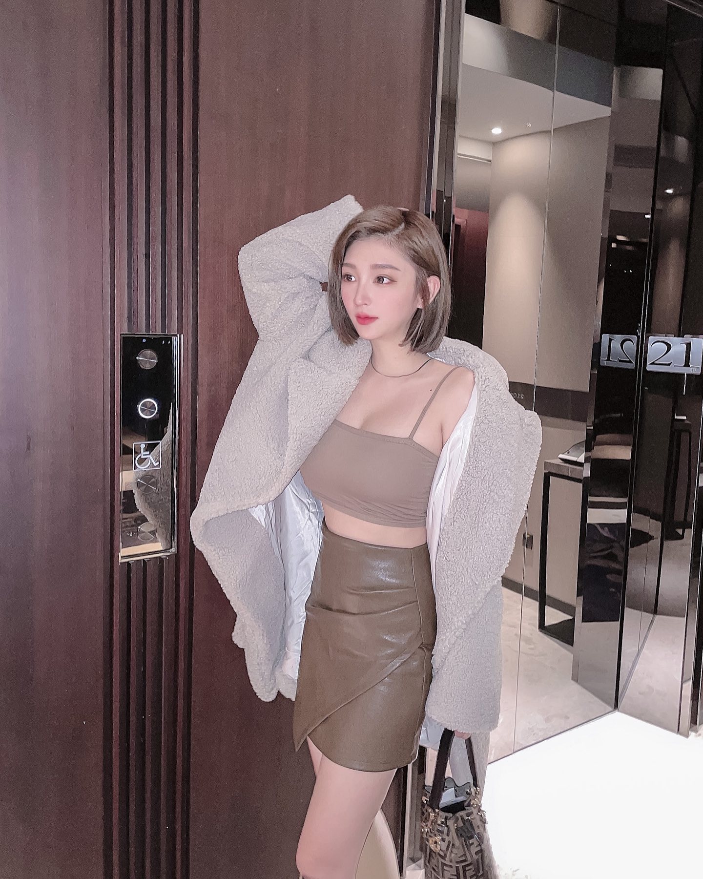 爆乳正妹「Betty珼珼」傲人上圍太迷人啦！「深邃事業線」讓網暴動啦！-第1章-图片5