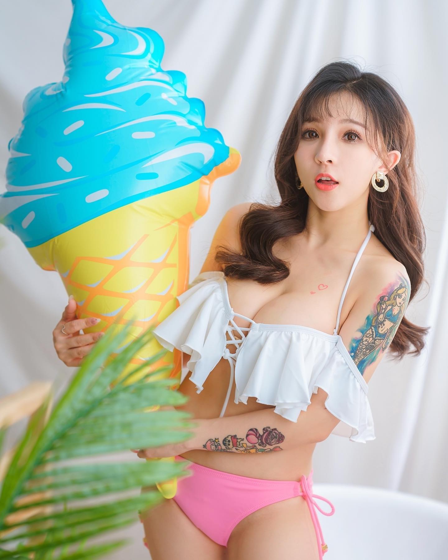 白嫩美胸妹「小隻馬糖糖」鮮美白皙圓乳整個從衣服露出來！讓人好想征服啊！-第1章-图片1