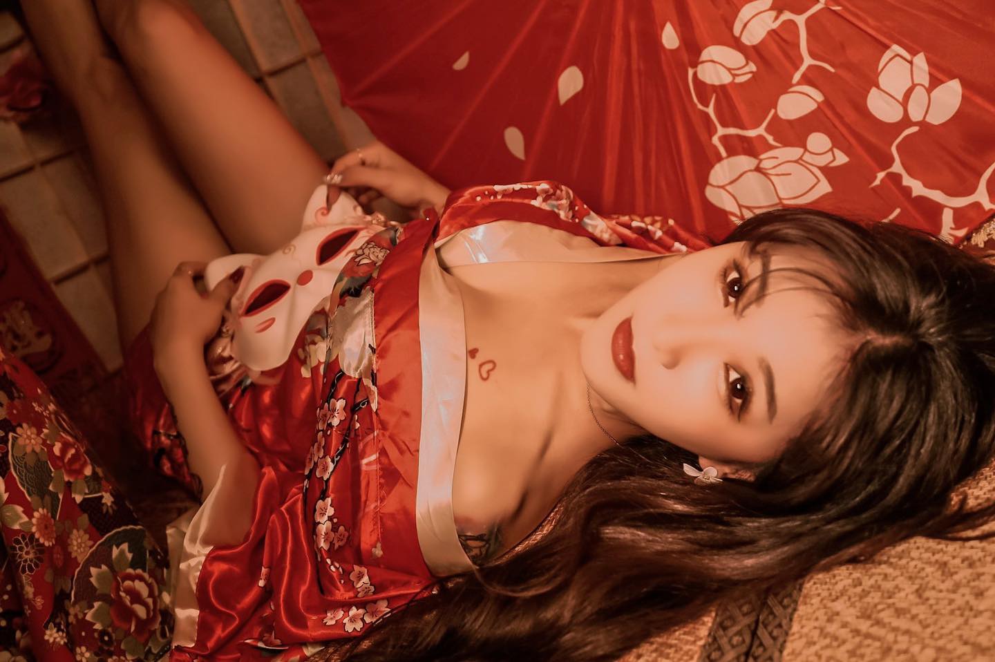 白嫩美胸妹「小隻馬糖糖」鮮美白皙圓乳整個從衣服露出來！讓人好想征服啊！-第1章-图片7