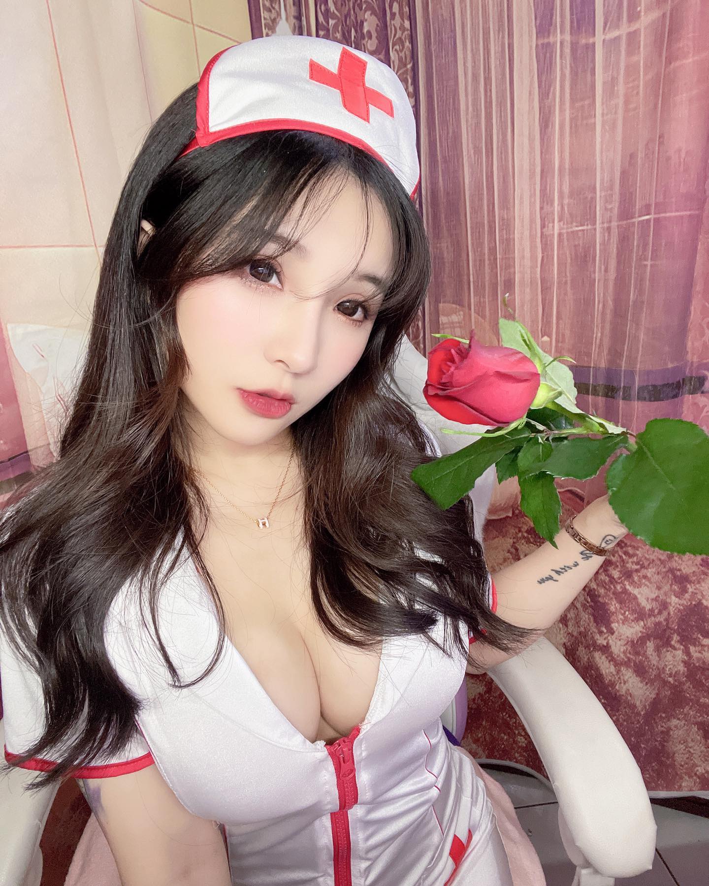 白嫩美胸妹「小隻馬糖糖」鮮美白皙圓乳整個從衣服露出來！讓人好想征服啊！-第1章-图片9
