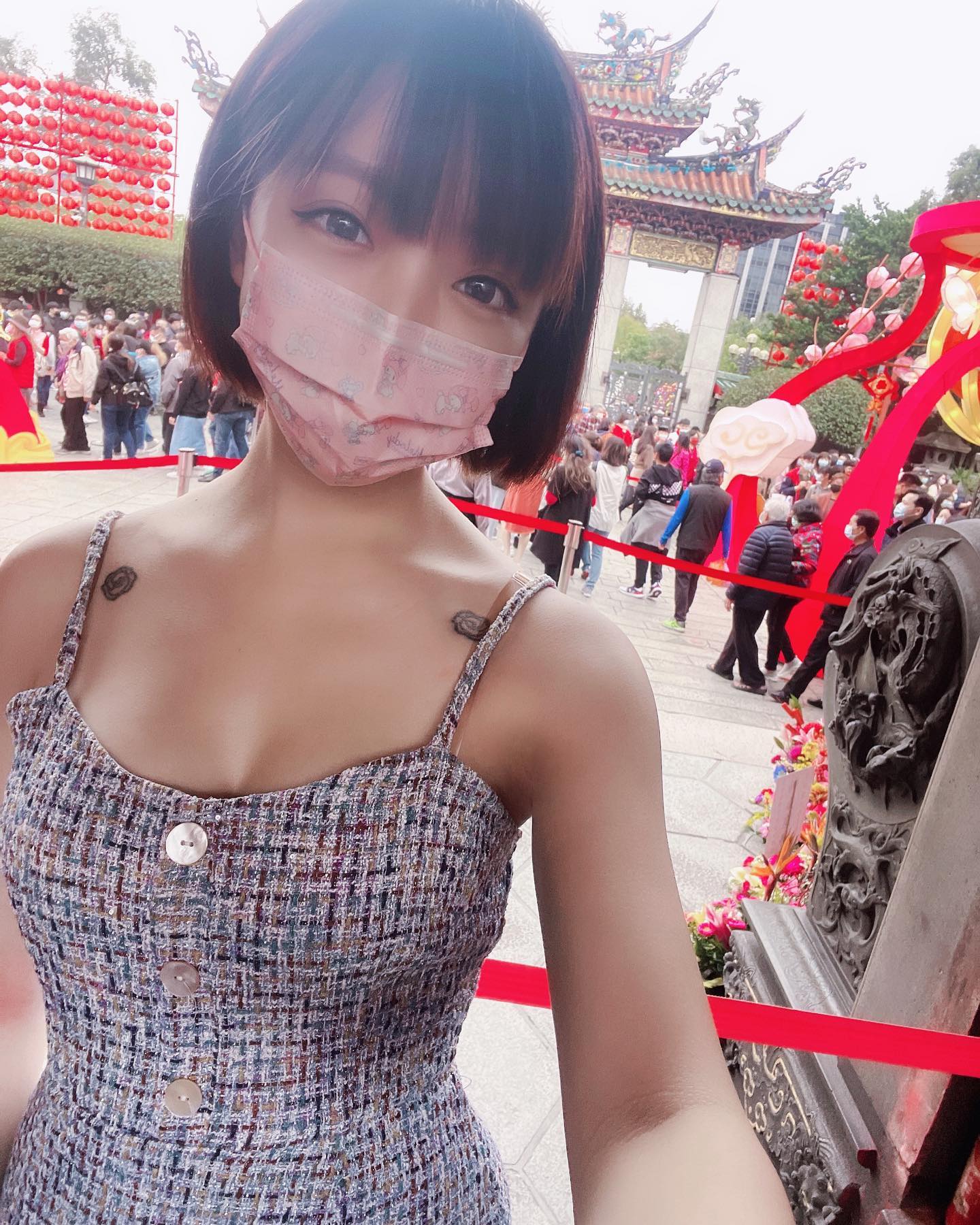 大奶女友「陳采青」白皙雙峰霸氣外露真的好大！爆乳炸螢幕，一躺床就誘惑十足！-第1章-图片5