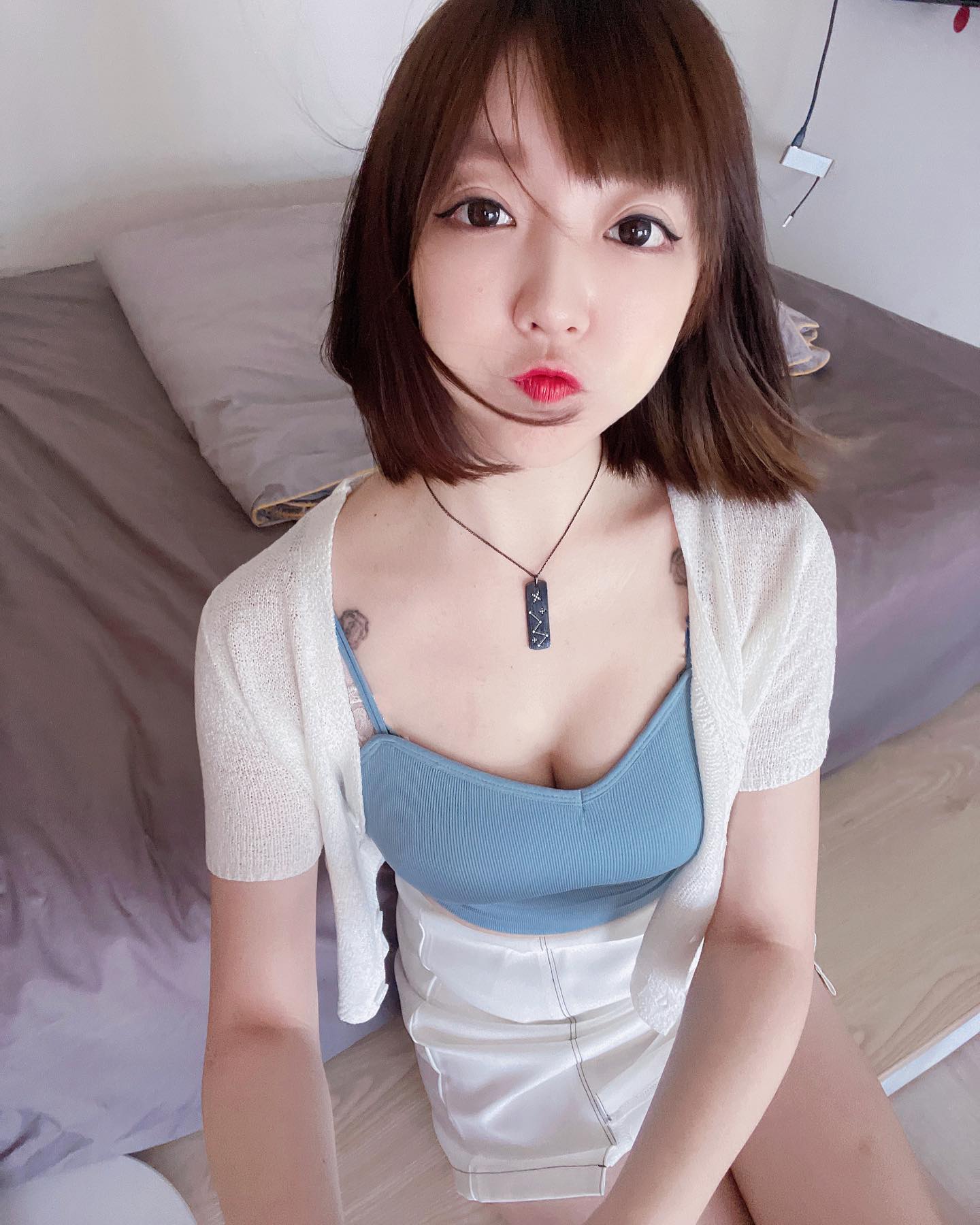 大奶女友「陳采青」白皙雙峰霸氣外露真的好大！爆乳炸螢幕，一躺床就誘惑十足！-第1章-图片7