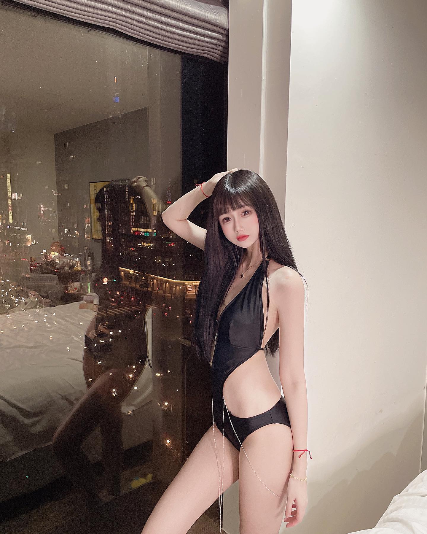 長腿甜心「瑜瑜」S形身段秀豪乳！波濤胸湧彷彿「奶浪襲來」還大秀白嫩美腿-第1章-图片2