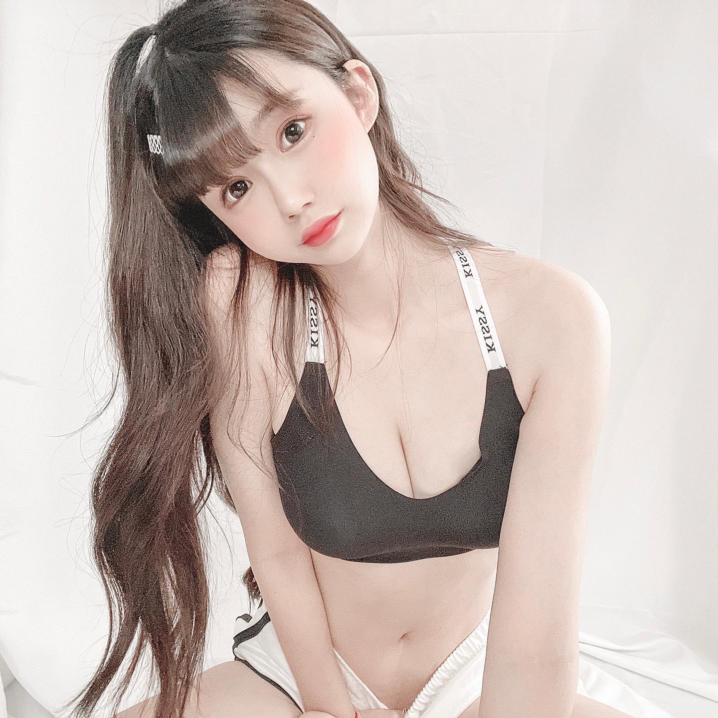 長腿甜心「瑜瑜」S形身段秀豪乳！波濤胸湧彷彿「奶浪襲來」還大秀白嫩美腿-第1章-图片4