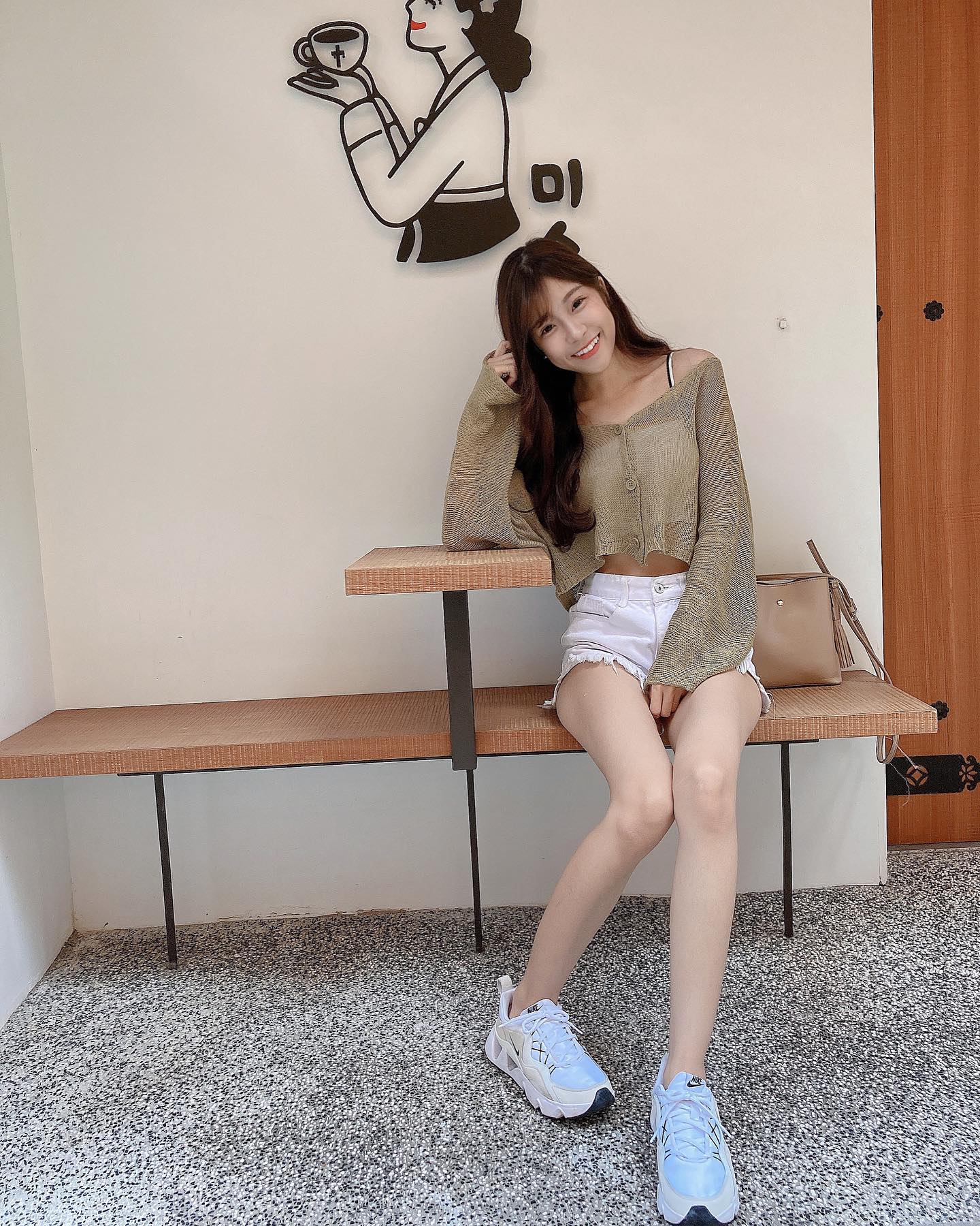 甜美正妹「曼曼」一雙水汪大眼露出甜美笑容，白皙美肌讓人心好癢啊！-第1章-图片4