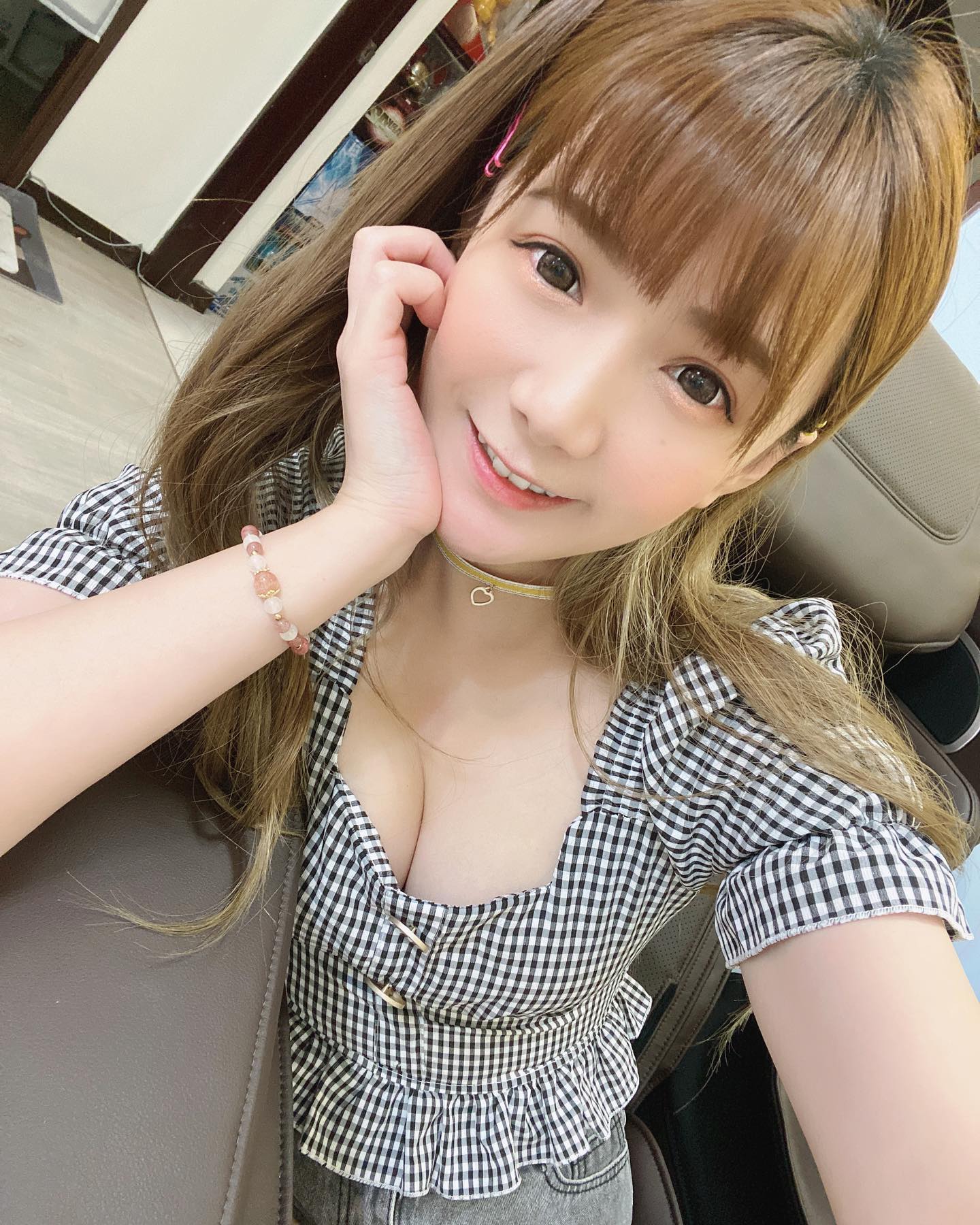 「解婕翎」誘人曲線太吸引人！展現性感女人味，只要一回眸整機都瞬間戀愛！-第1章-图片4