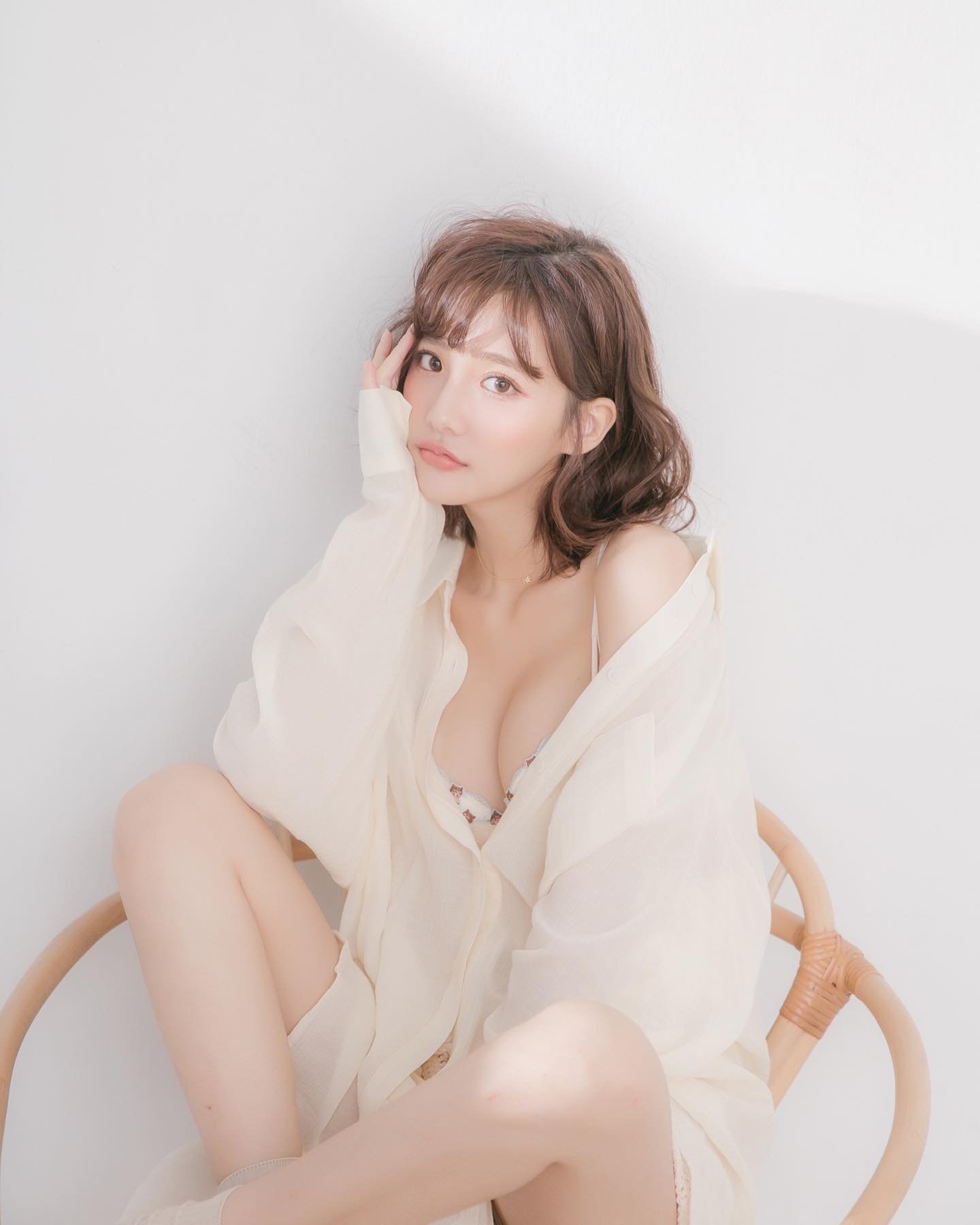 輕熟正妹「NINA」雪白嫩肌令人鼻血狂噴！超有仙氣外型太誘人啦！讓路人都心動了！-第1章-图片4