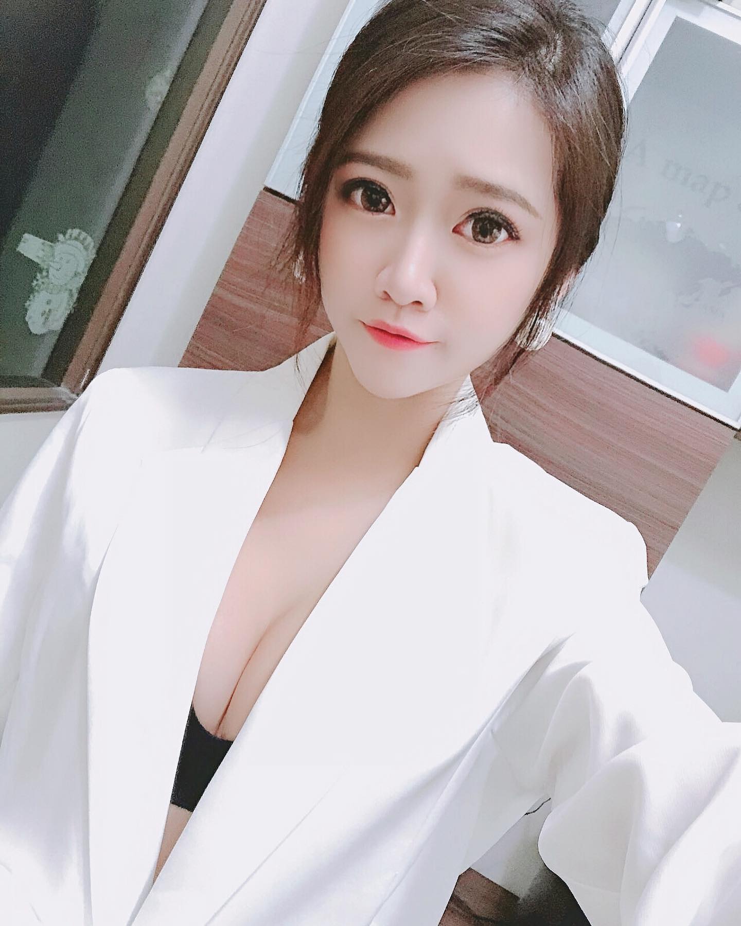 大奶Show girl「賴紅茶」渾圓奶球大方露出「養眼視角」ig滿滿性感自拍照！-第1章-图片4