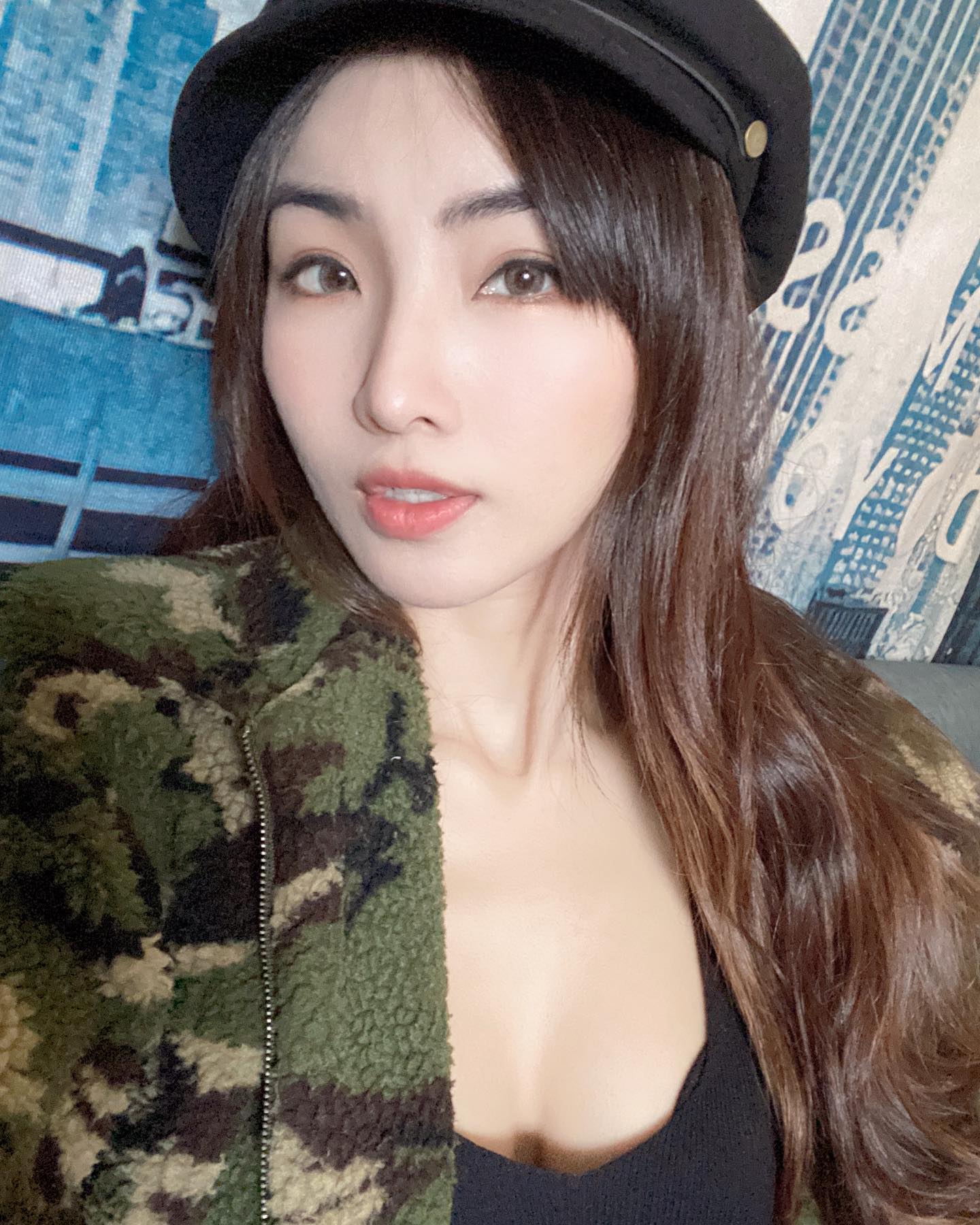 「壽司張佳瑩」胸前太宏偉，一雙電眸讓人淪陷了！濃醇香溢出來畫面好狂-第1章-图片7