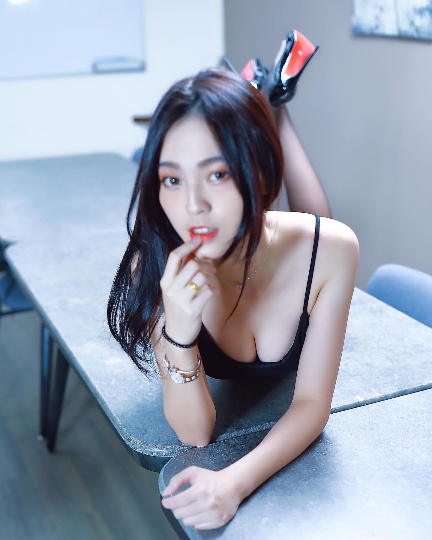 美女「萱萱」深藏不露好身材太驚喜！兇兇身材讓人再次戀愛！-第1章-图片1