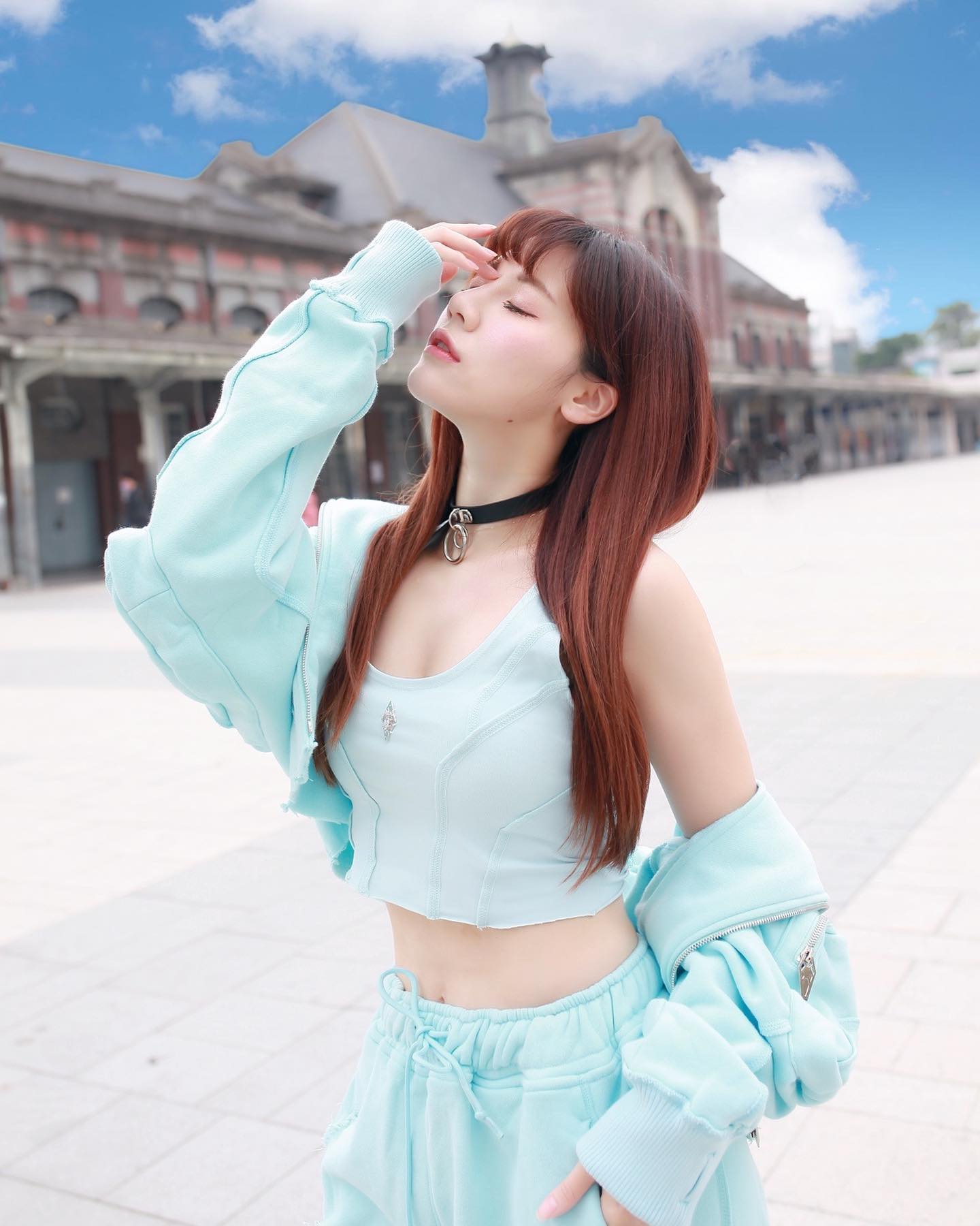 巨乳萌妹「于小文」深V乳溝畫面太誘惑了！帶你回到初戀瞬間！看了立刻融化！-第1章-图片1