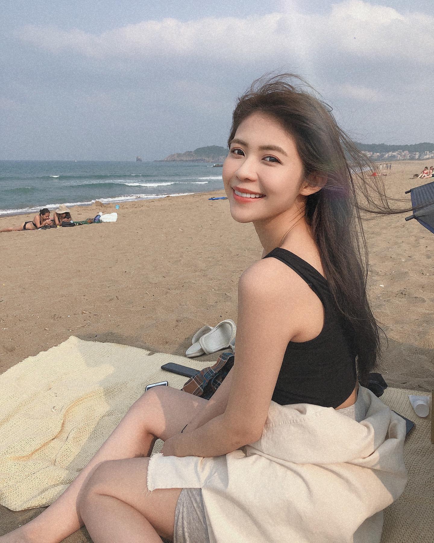 「林萱瑜」清新氣質讓網友戀愛了，這性感身材以後不得了啊「事業線好迷人」-第1章-图片2