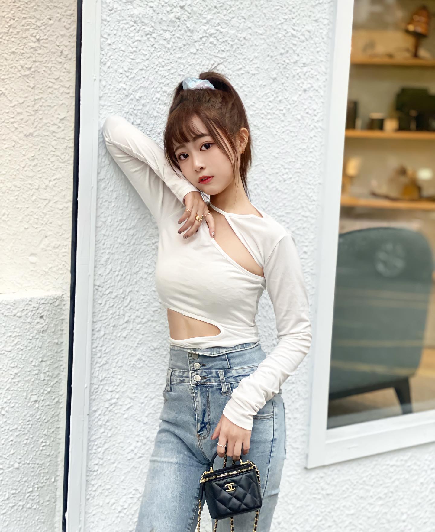 氣質正妹「徐薇涵」展延「銷魂川字」超香畫面被讚，絕美甜笑讓粉絲狂擠上船！-第1章-图片1