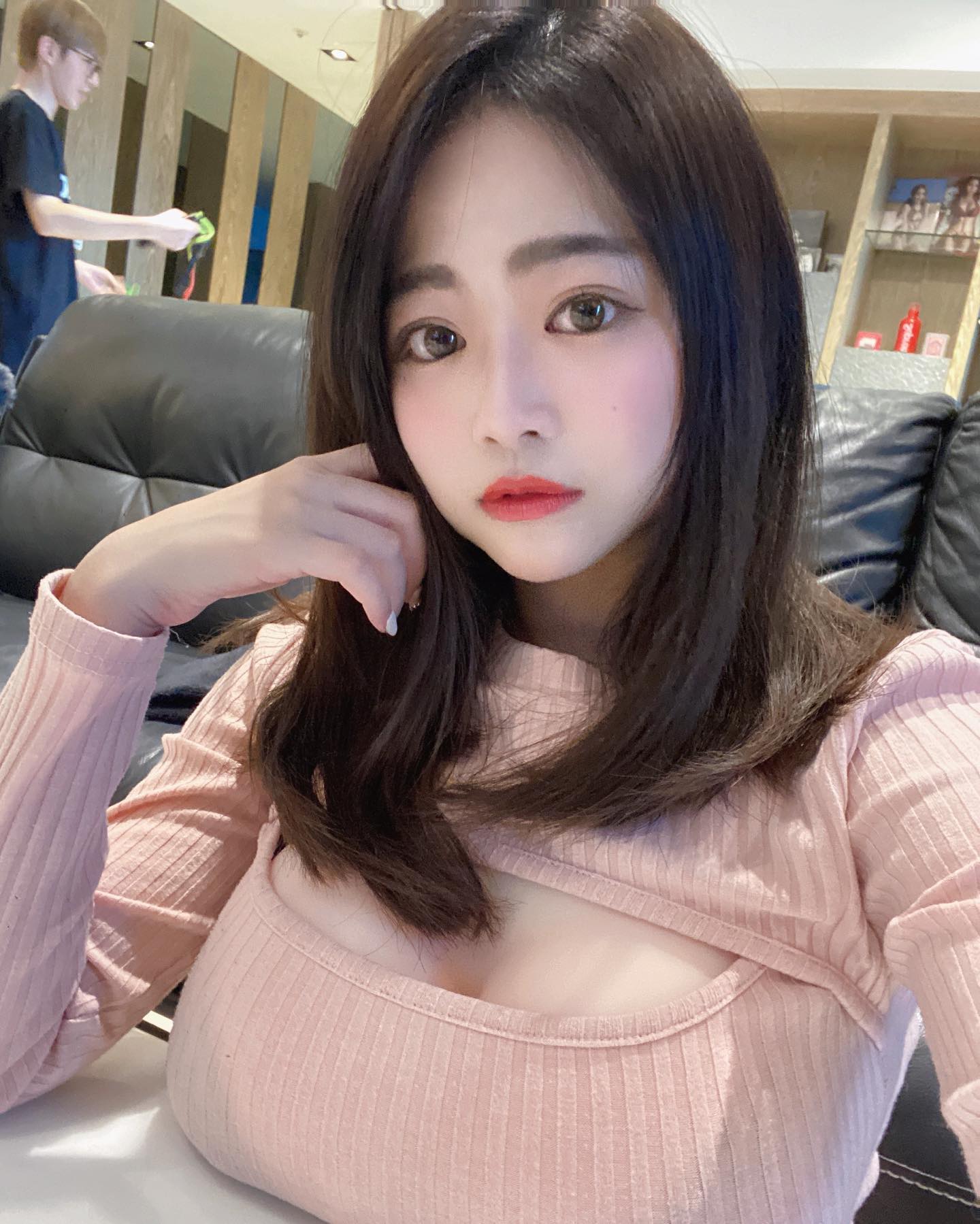 氣質正妹「徐薇涵」展延「銷魂川字」超香畫面被讚，絕美甜笑讓粉絲狂擠上船！-第1章-图片6