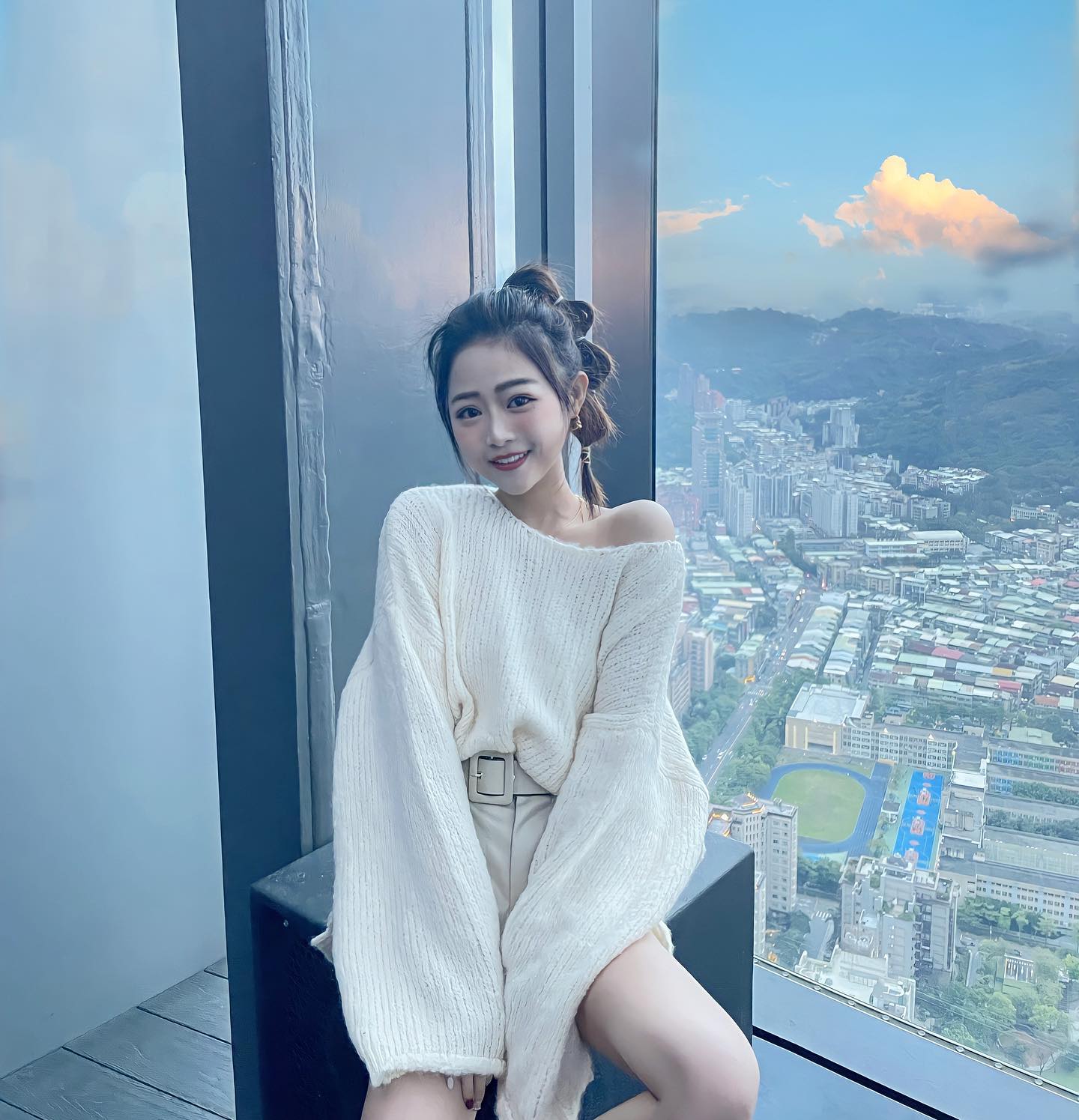 氣質正妹「徐薇涵」展延「銷魂川字」超香畫面被讚，絕美甜笑讓粉絲狂擠上船！-第1章-图片5