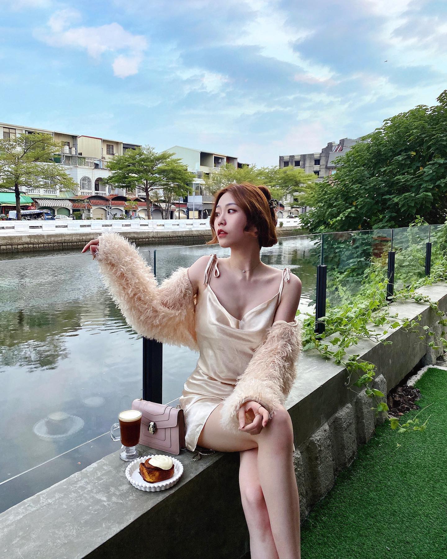 美顏巨乳妹「李花fafa」不只泳裝爆乳很辣，性感的「白嫩視角」太誘人！-第1章-图片4