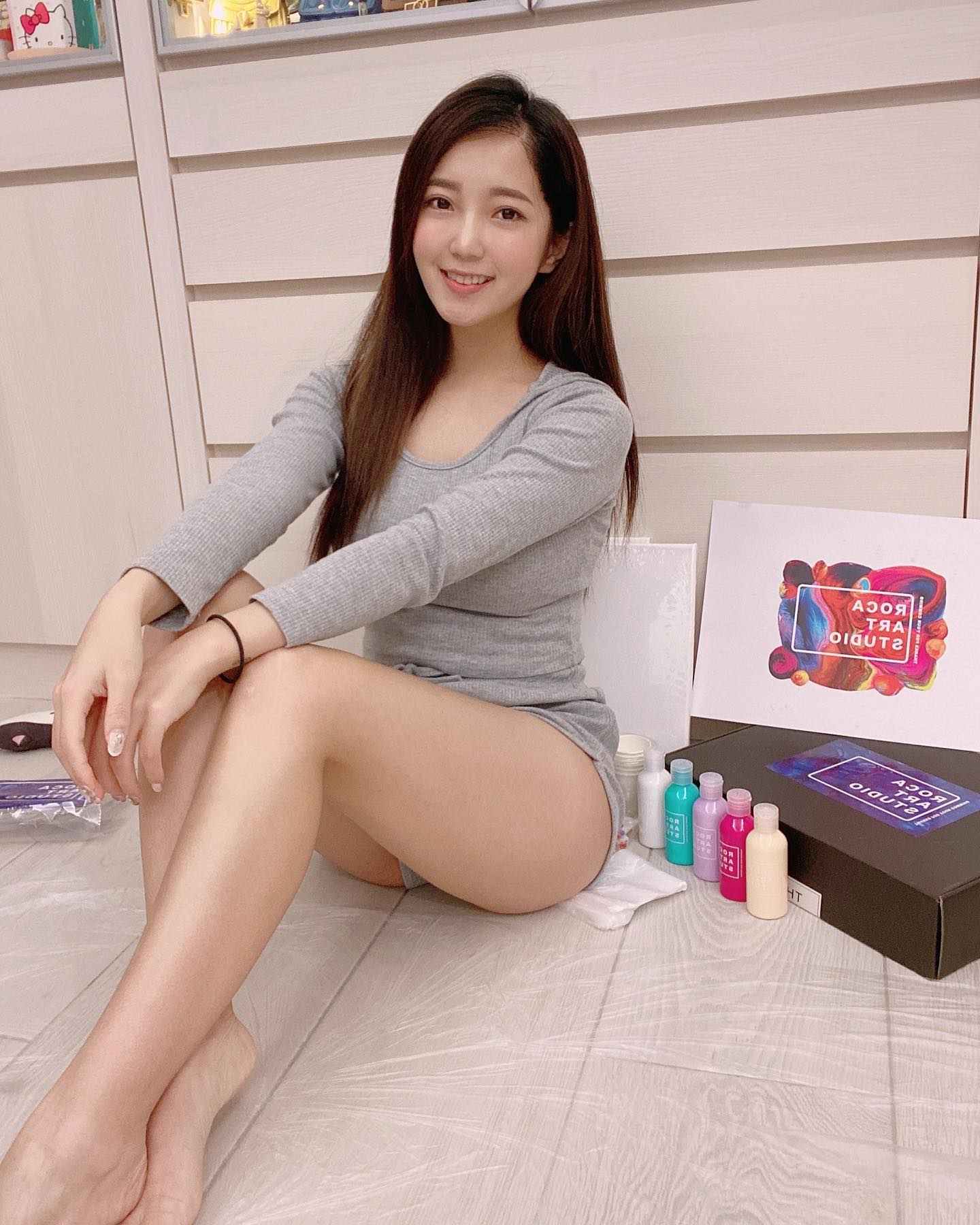 巨乳正妹「派派」白嫩雙乳份量滿滿快溢出！ 養眼深溝要爆出了！-第1章-图片8