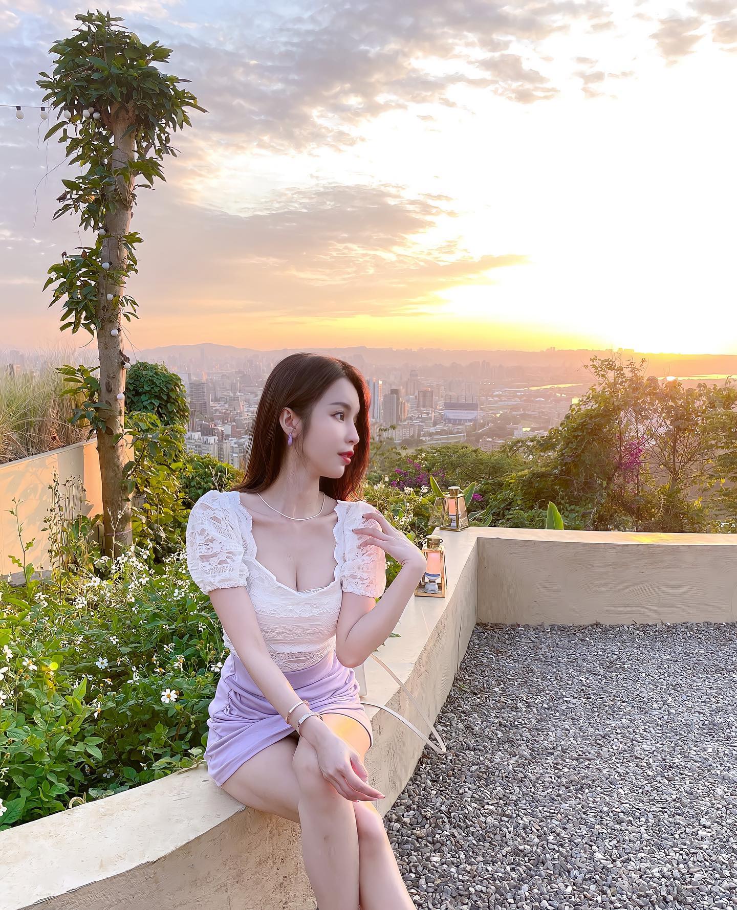 長腿美乳辣妹「劉子瑜」飽滿的「美奶視角」畫面好壞壞，看了都快暈了！-第1章-图片6