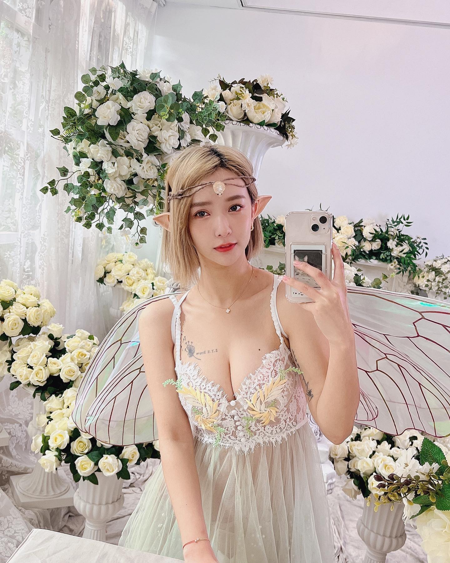 性感正妹「張雅涵」深溝照曝光，誘惑的「低胸畫面」讓網友都暈船啦-第1章-图片4