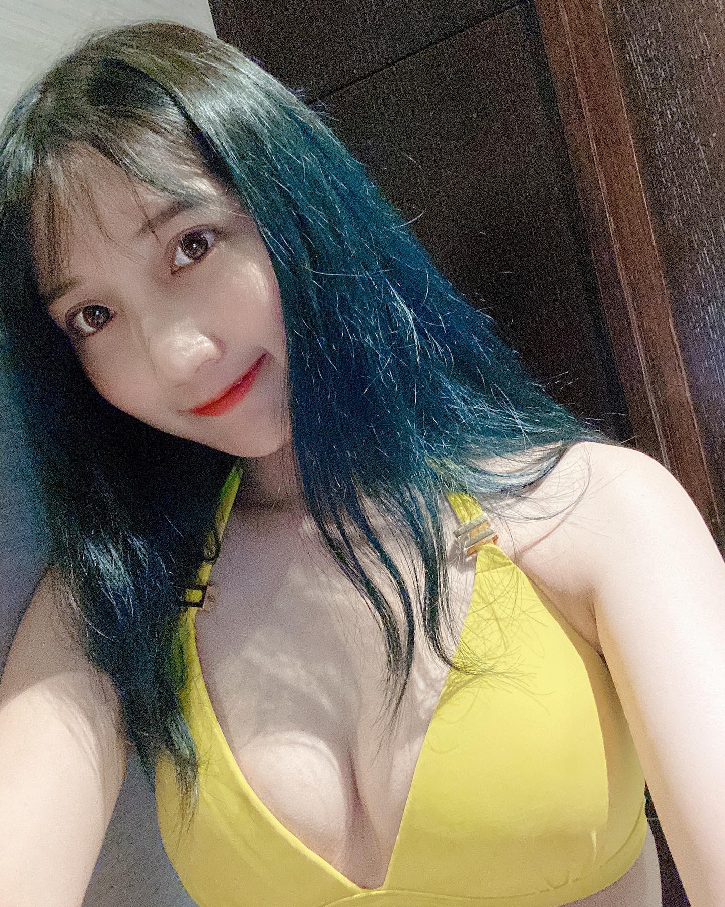 超萌奶妹「殷微帆」不合法乳溝「深不見底」實在太犯規！「養眼美照」福利時間！-第1章-图片3