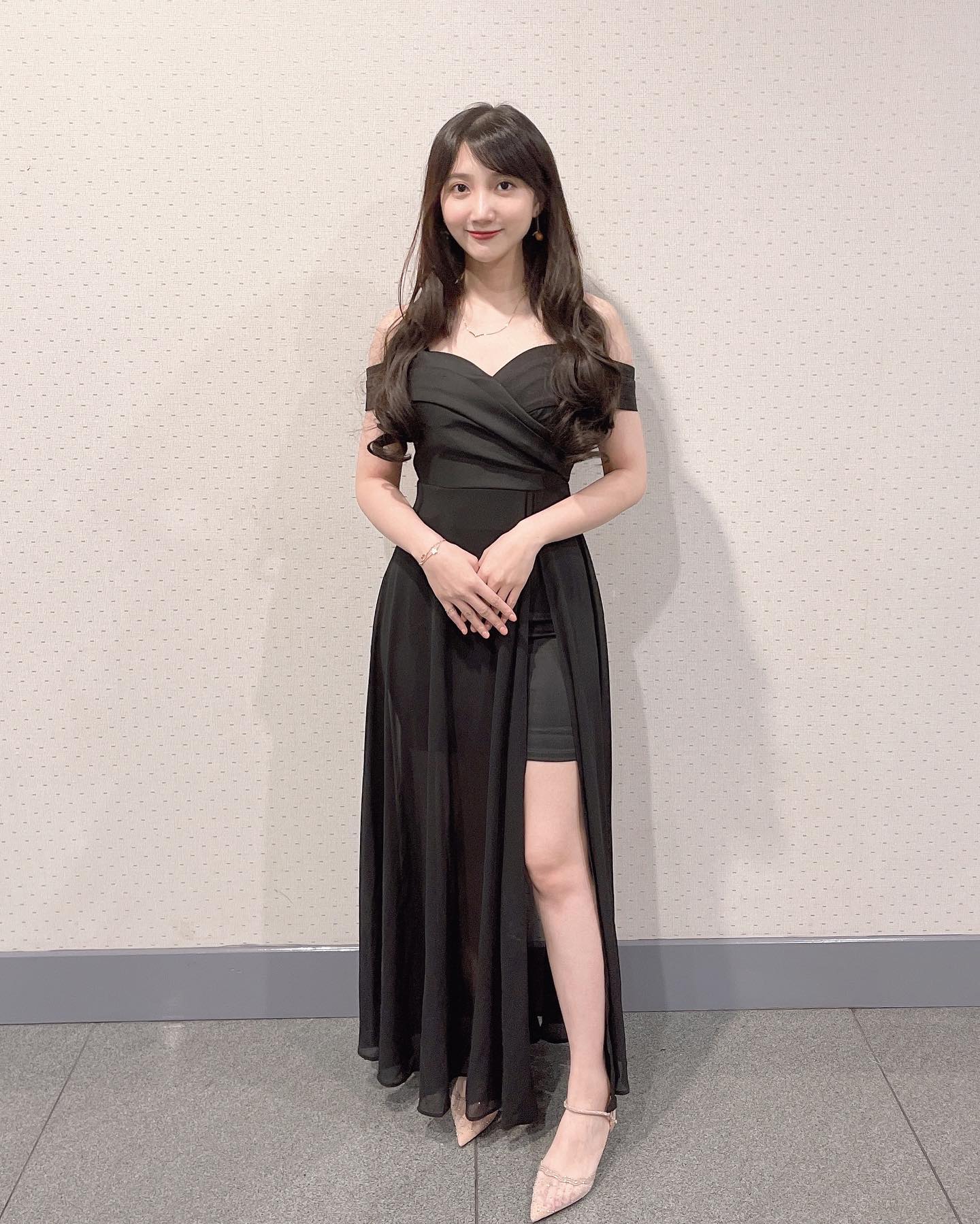 超萌奶妹「殷微帆」不合法乳溝「深不見底」實在太犯規！「養眼美照」福利時間！-第1章-图片9