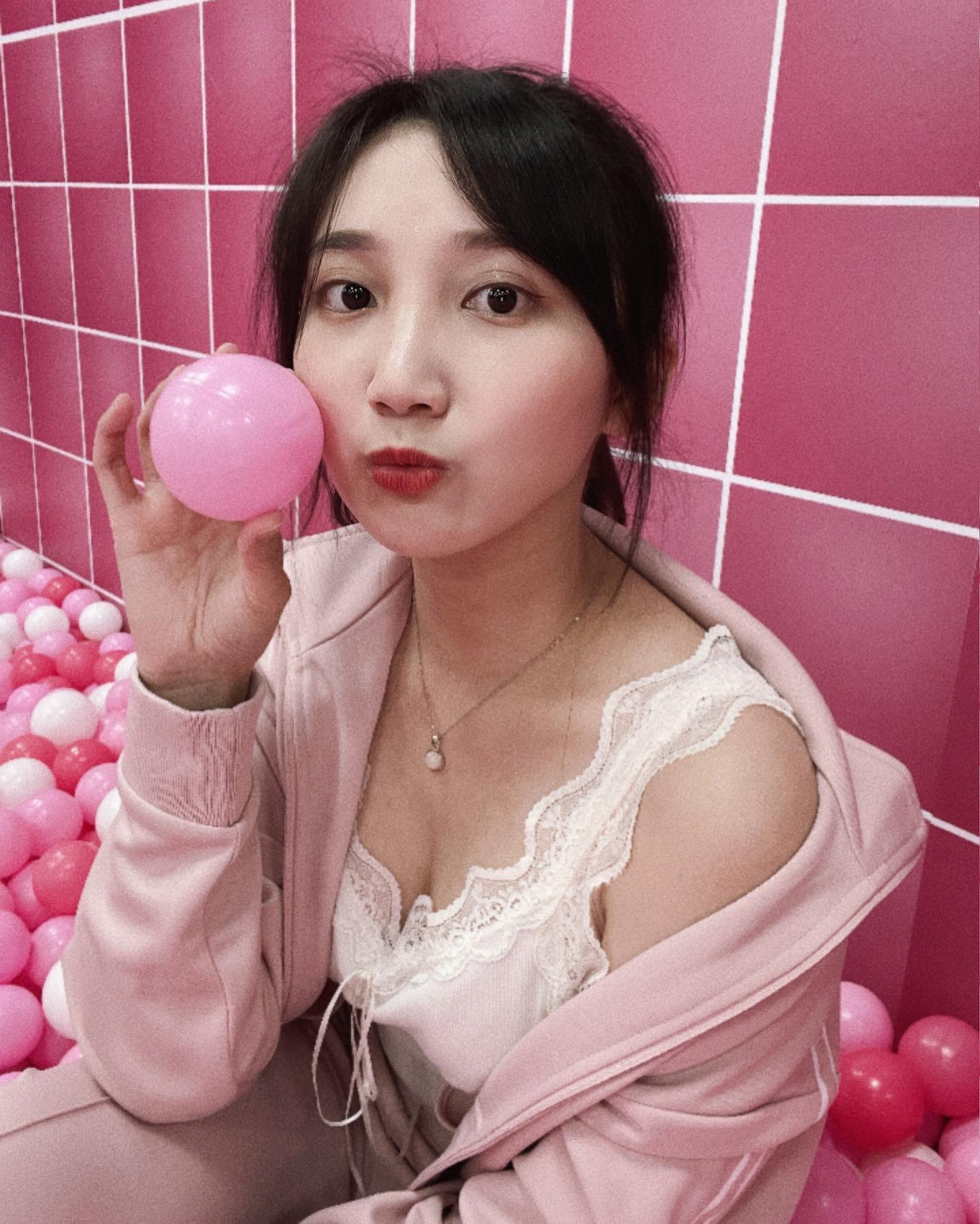 超萌奶妹「殷微帆」不合法乳溝「深不見底」實在太犯規！「養眼美照」福利時間！-第1章-图片10