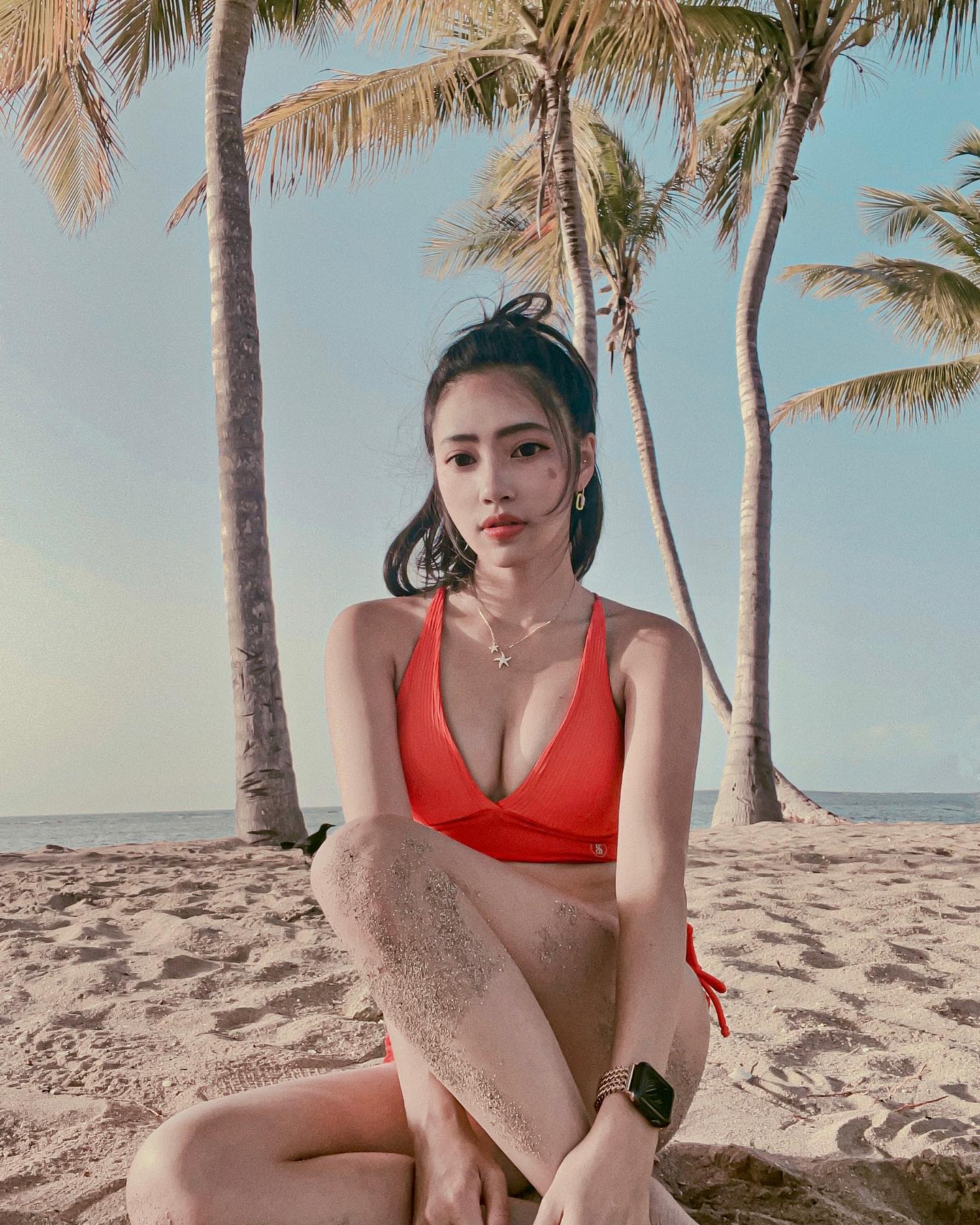 超狂正妹「Cindy如如」精緻臉孔好吸睛，纖細修長鉛筆腿太逆天，超豪乳視角讓網友看呆-第1章-图片2