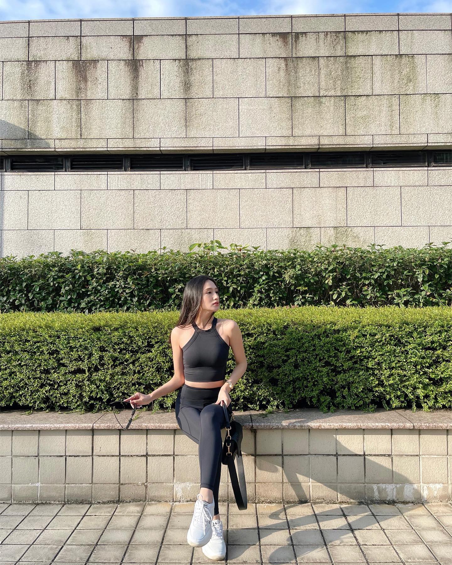 「韋韋安」曲線太惹火！ 超甜美「招牌笑容」氣質滿分啊，逆天長腿不科學-第1章-图片8