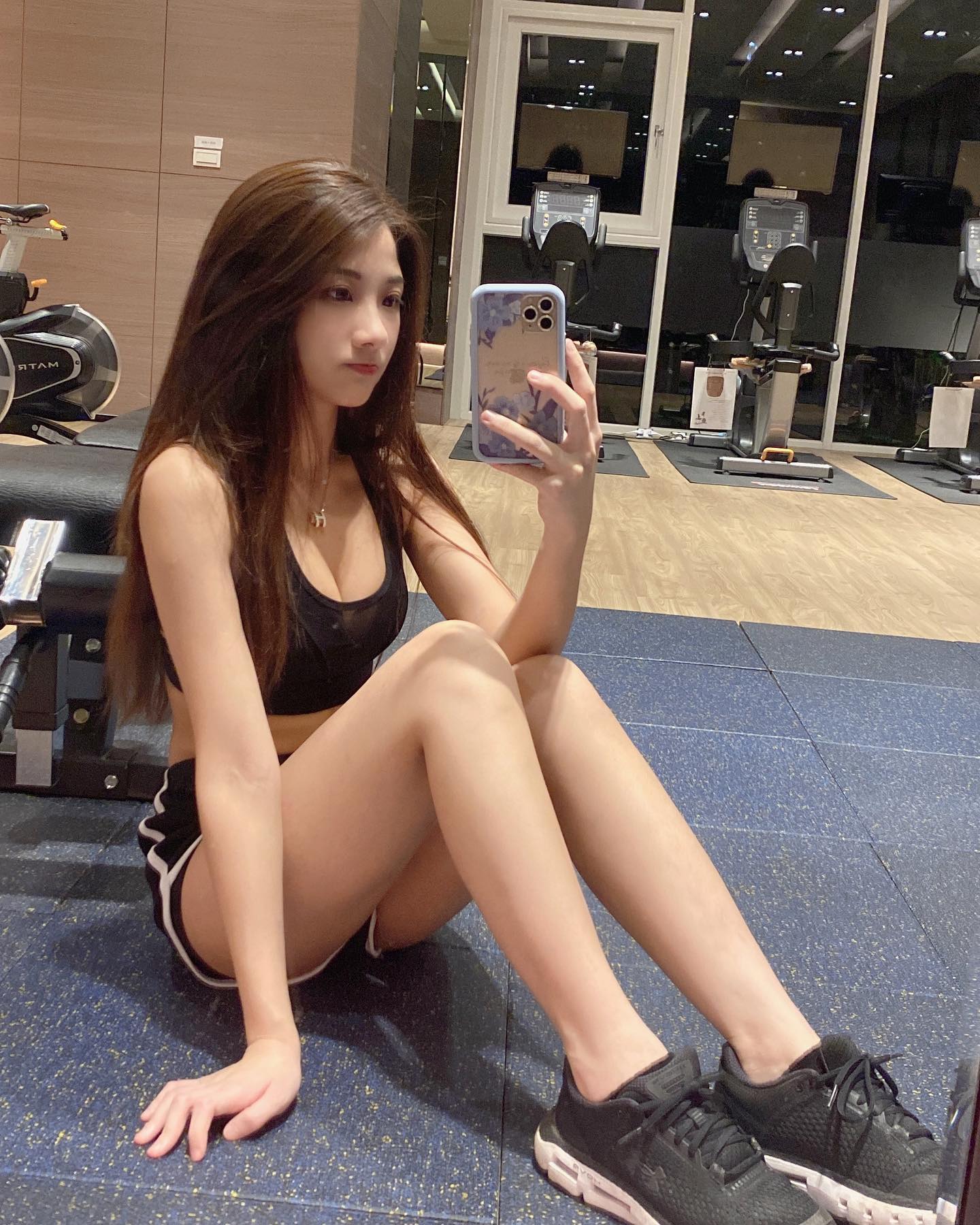 野性護理師「小莓」比基尼秀火辣身材勾引不斷，狂秀傲人曲線，立刻驚艷全場！-第1章-图片4