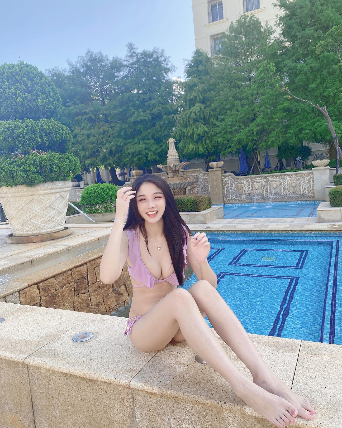 野性護理師「小莓」比基尼秀火辣身材勾引不斷，狂秀傲人曲線，立刻驚艷全場！-第1章-图片6