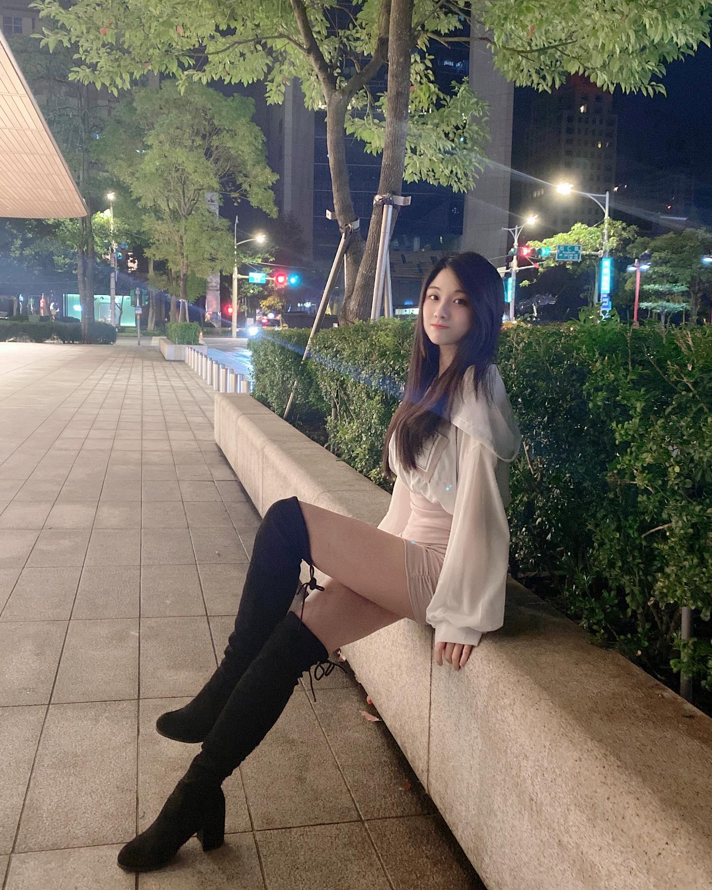 野性護理師「小莓」比基尼秀火辣身材勾引不斷，狂秀傲人曲線，立刻驚艷全場！-第1章-图片7