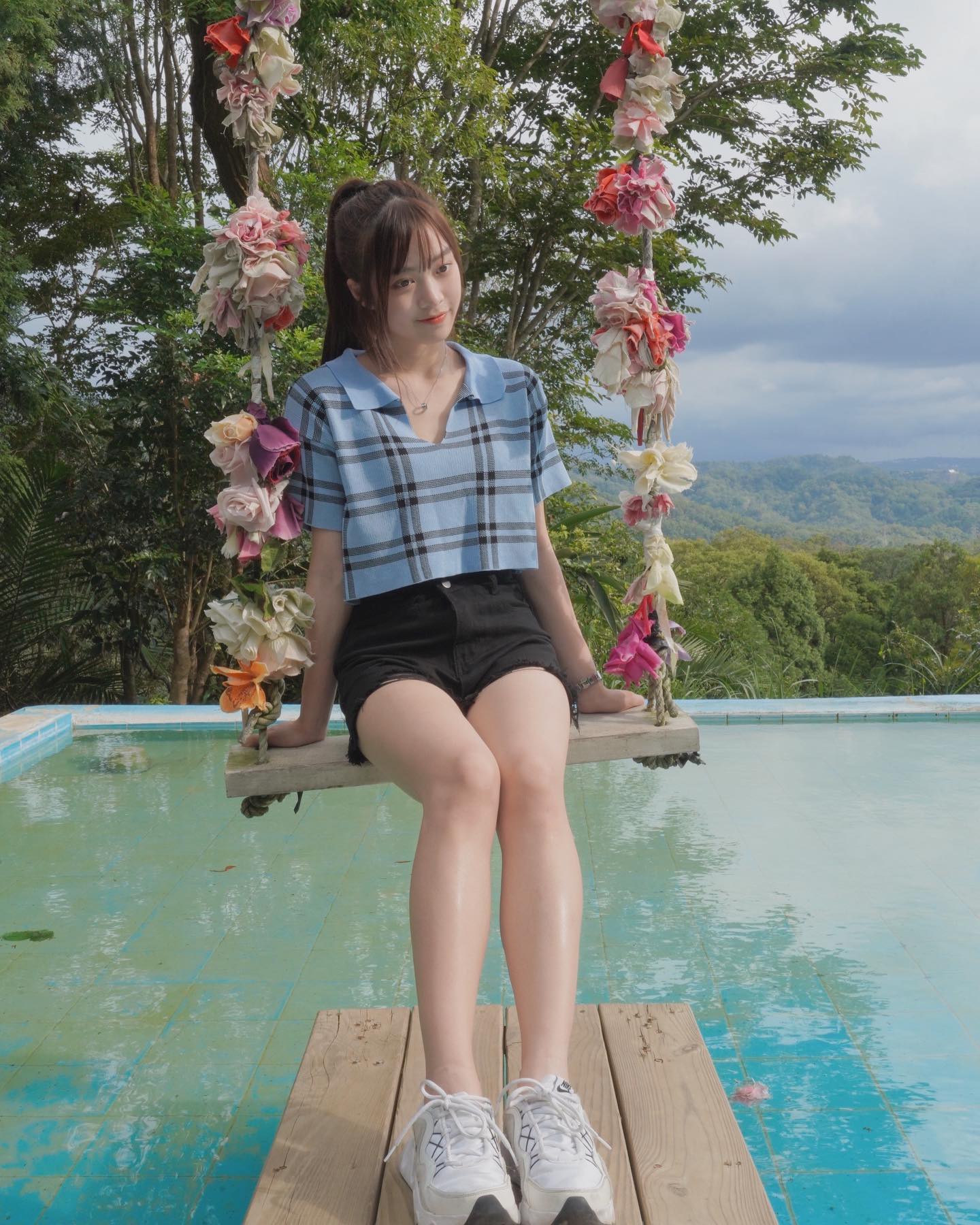 最美大學生「容欣」甜美模樣讓大家都想帶她出國玩！白嫩身材讓人忍不住疼愛！-第1章-图片7