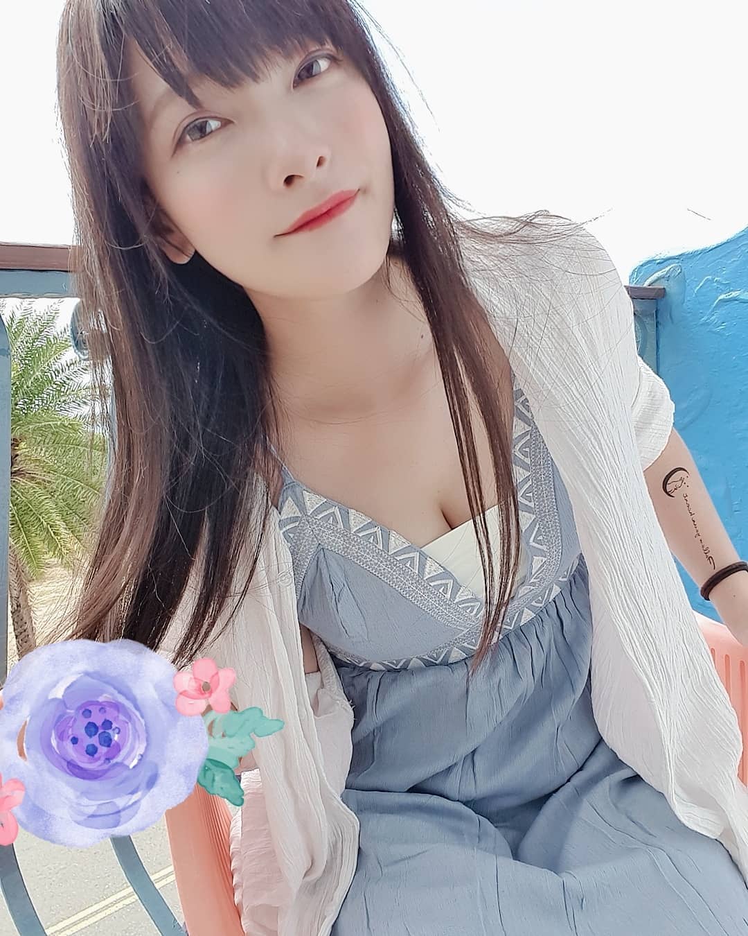 正妹「林芙芙Fufu」對著你甜笑，無辜大眼惹人愛，曲線超傲人，勾人功力一流啊-第1章-图片4