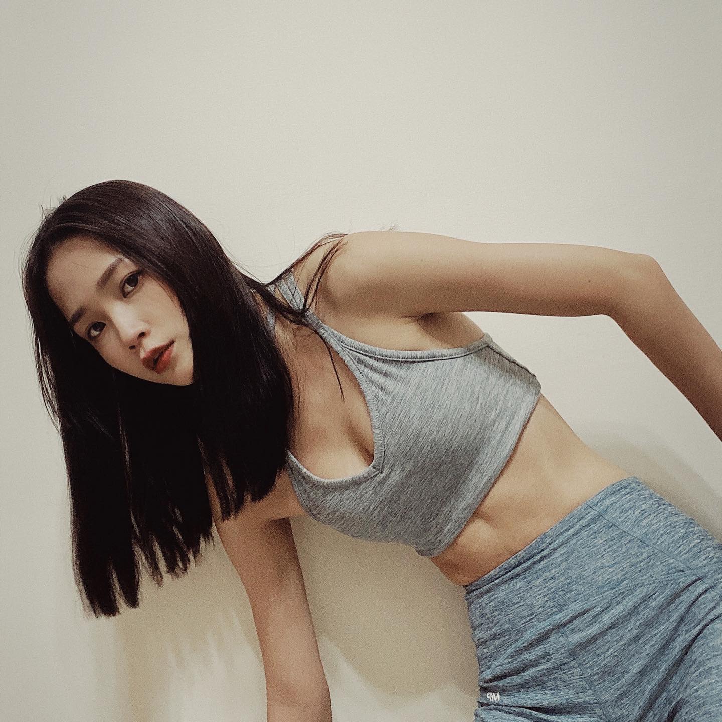 空氣感正妹「林萱」展現空靈仙氣性感撩人，「雪白美腿」太犯規啦-第1章-图片4