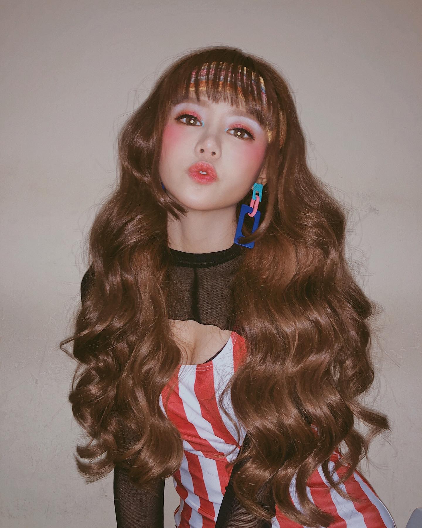 絕美洋娃娃「王依渟」仙女般小巧容顏，凹凸曲線讓司機們想靠近又怕失控！-第1章-图片1