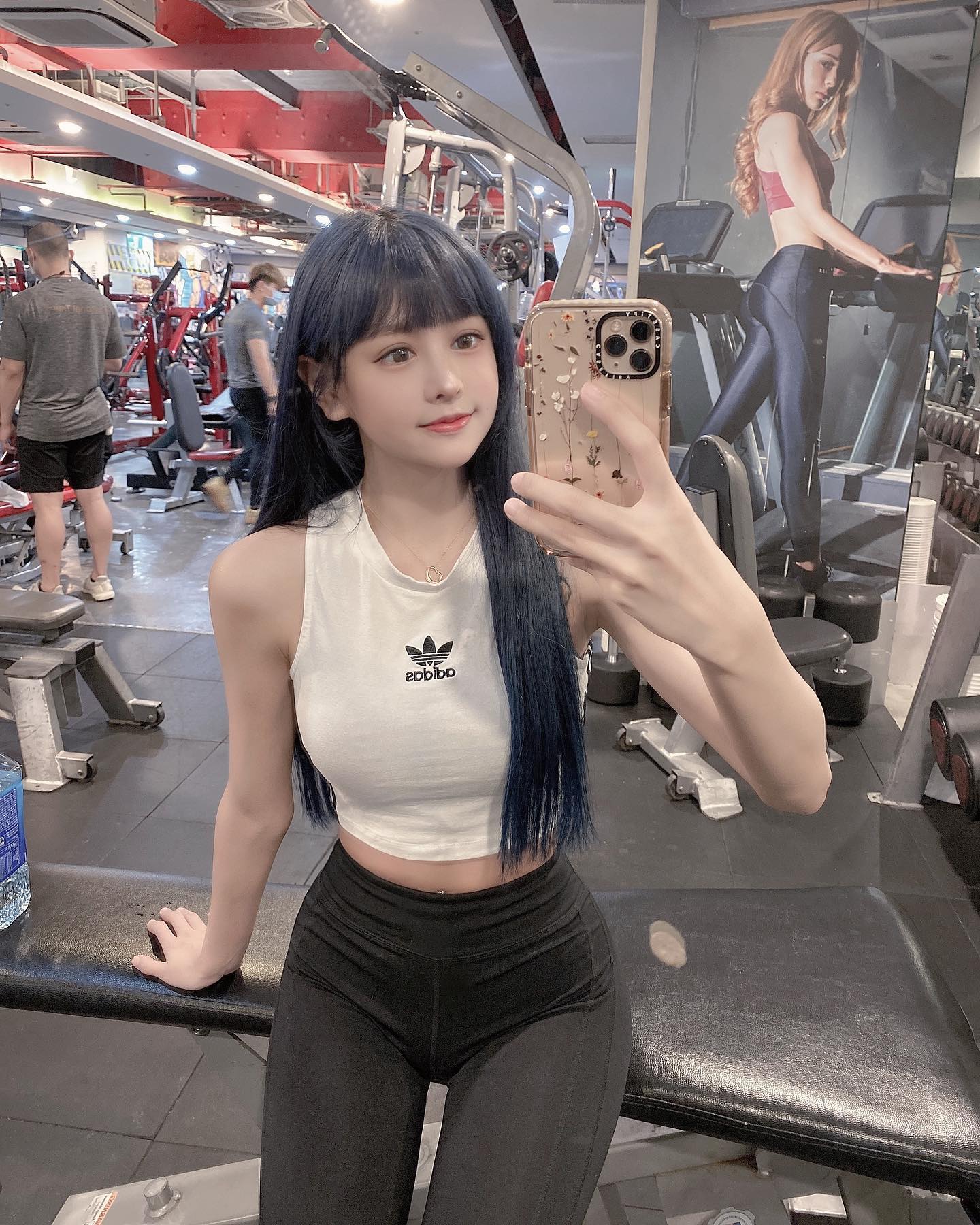 絕美洋娃娃「王依渟」仙女般小巧容顏，凹凸曲線讓司機們想靠近又怕失控！-第1章-图片4