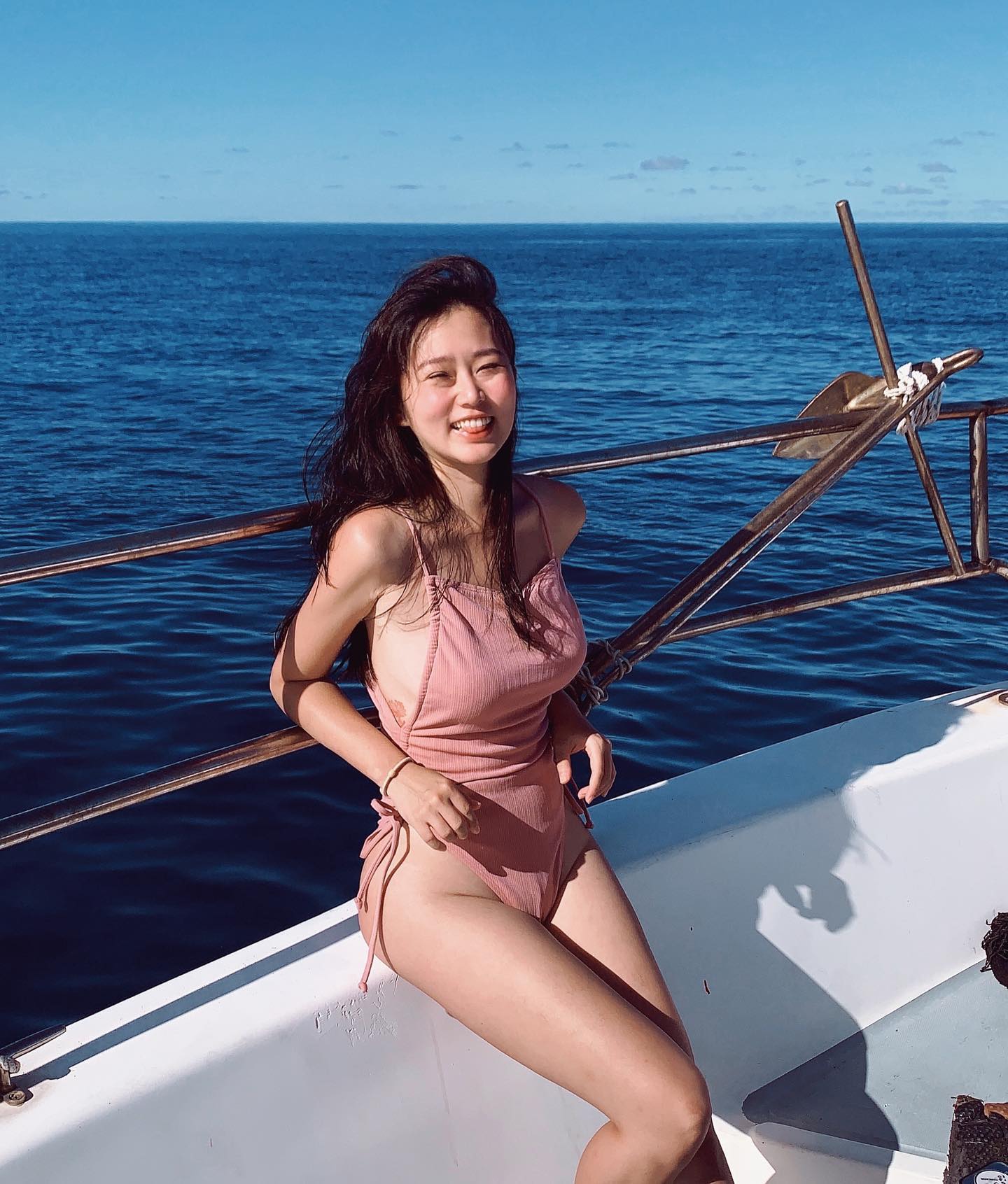 甜心正妹「茜茜」深邃事業線彷彿快把人吸進去，高顏值身材更是一流-第1章-图片4