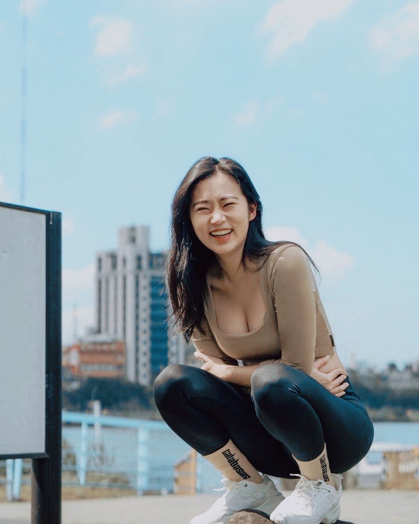 甜心正妹「茜茜」深邃事業線彷彿快把人吸進去，高顏值身材更是一流-第1章-图片10