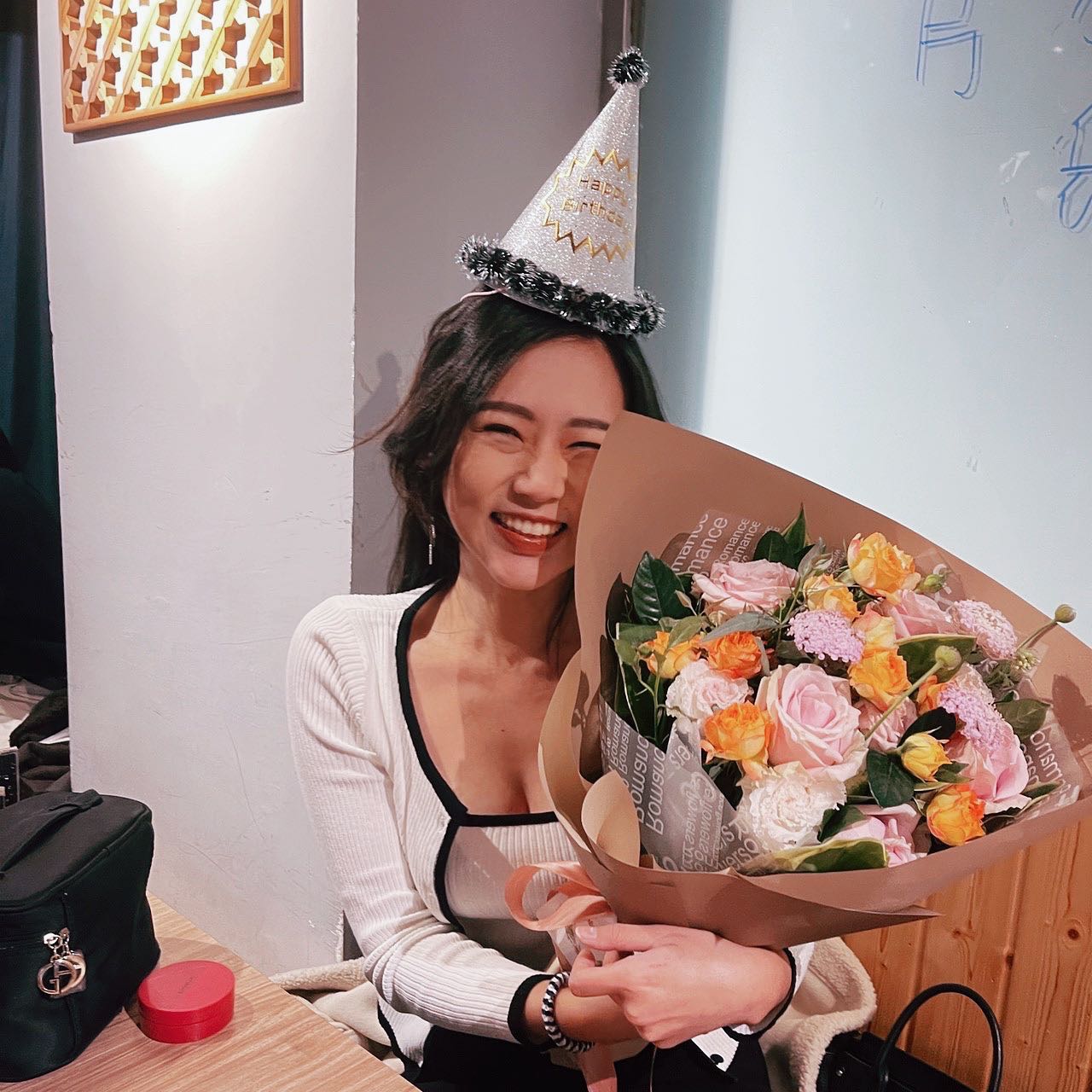 甜心正妹「茜茜」深邃事業線彷彿快把人吸進去，高顏值身材更是一流-第1章-图片9