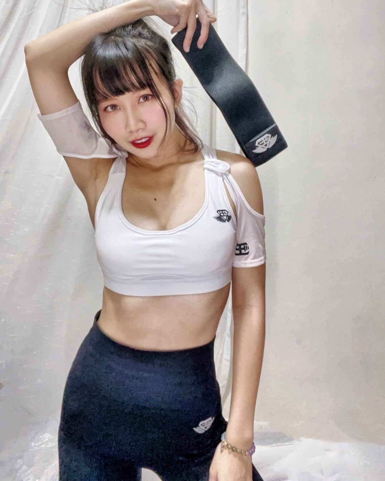 妖豔美姬「楊曉帆」身材超惹火，超完美比例好養眼，腿控都招架不住這種誘惑-第1章-图片2