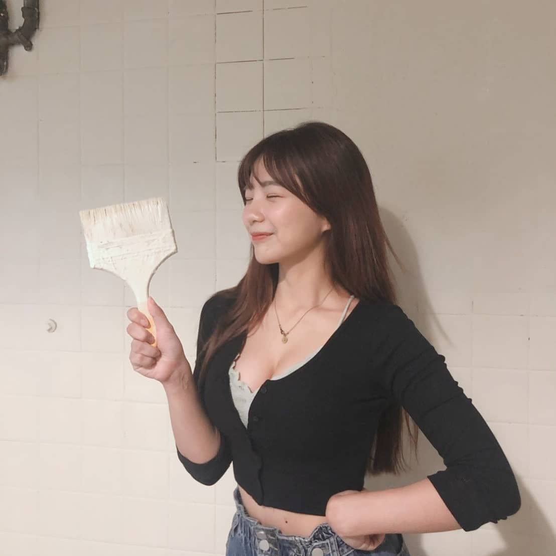 天然女神「貝莉莓」精緻容顏網直呼仙女下凡！超低領口意圖使人窒息-第1章-图片1