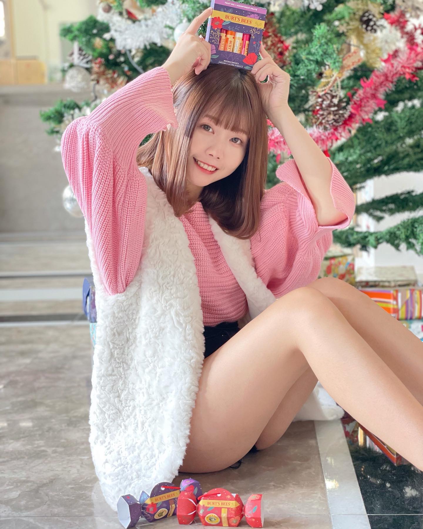 爆乳正妹「裘球」養眼美乳大秀深溝，超性感身材讓一票人都醉了，甜美笑容讓網友融化-第1章-图片1