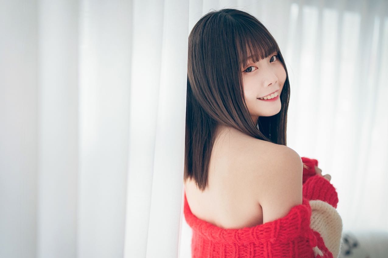 爆乳正妹「裘球」養眼美乳大秀深溝，超性感身材讓一票人都醉了，甜美笑容讓網友融化-第1章-图片4