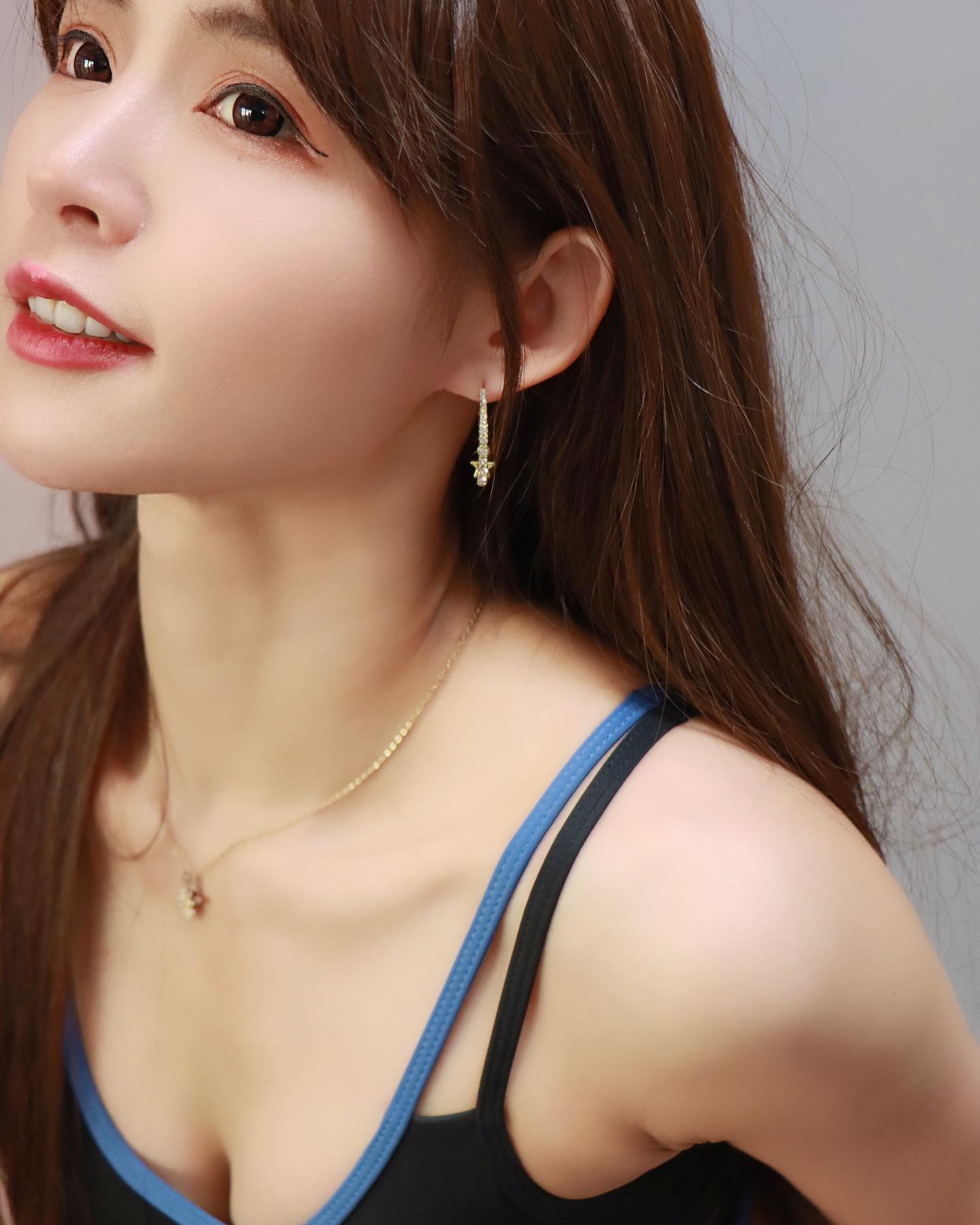 短褲甜心「Sunnie陸筱晴」天生麗質「白嫩胸器」威力超級殺！「腰束奶澎」讓人心癢癢-第1章-图片4