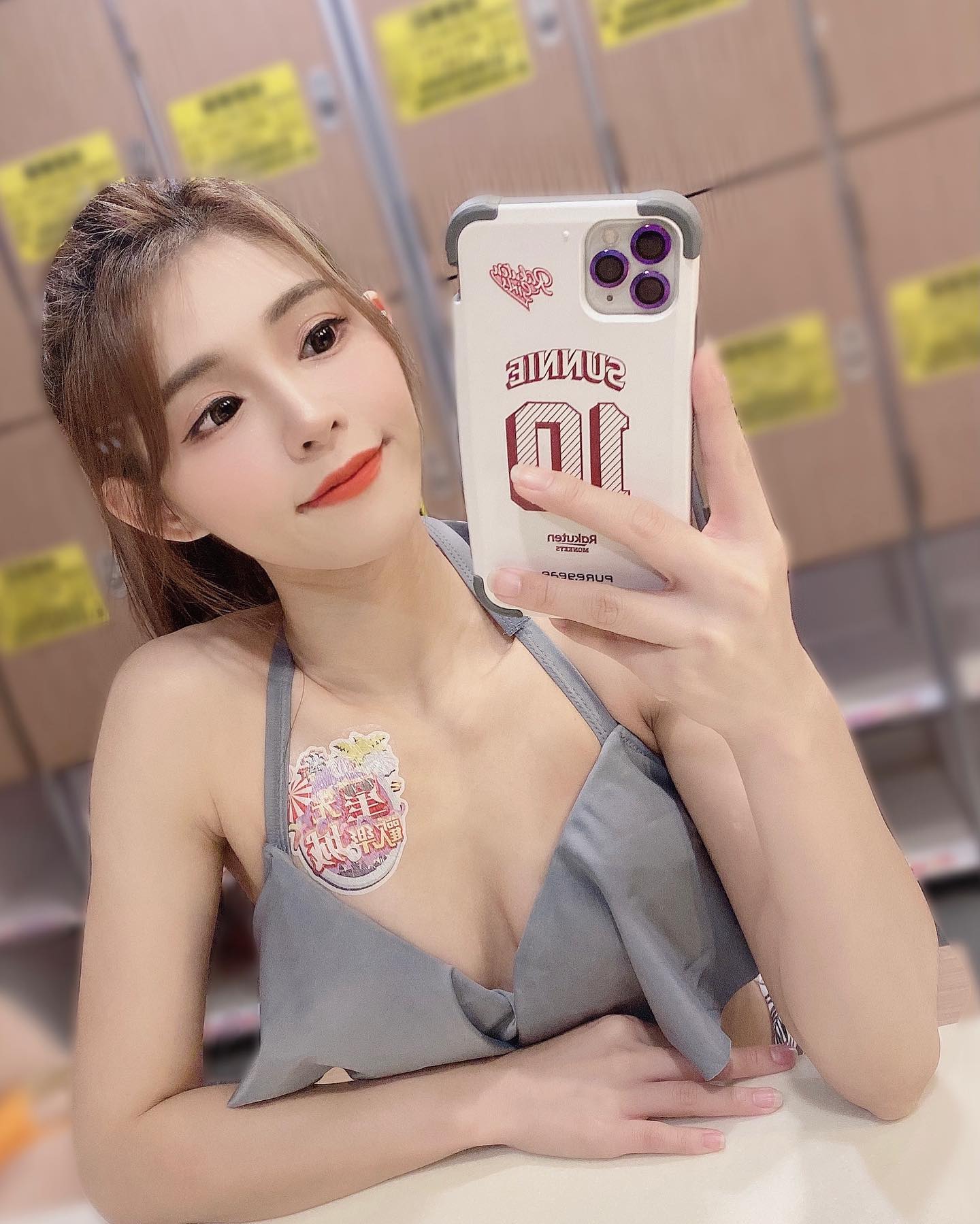 短褲甜心「Sunnie陸筱晴」天生麗質「白嫩胸器」威力超級殺！「腰束奶澎」讓人心癢癢-第1章-图片6